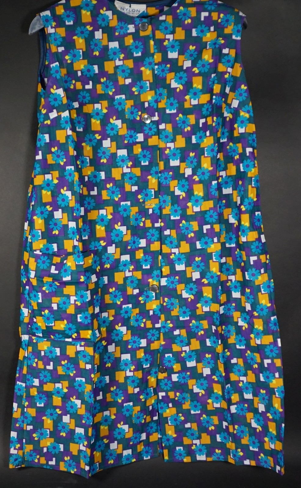 True Vintage Sexy Smock Apron House Dress Floral Pattern 100% Nylon Size 42