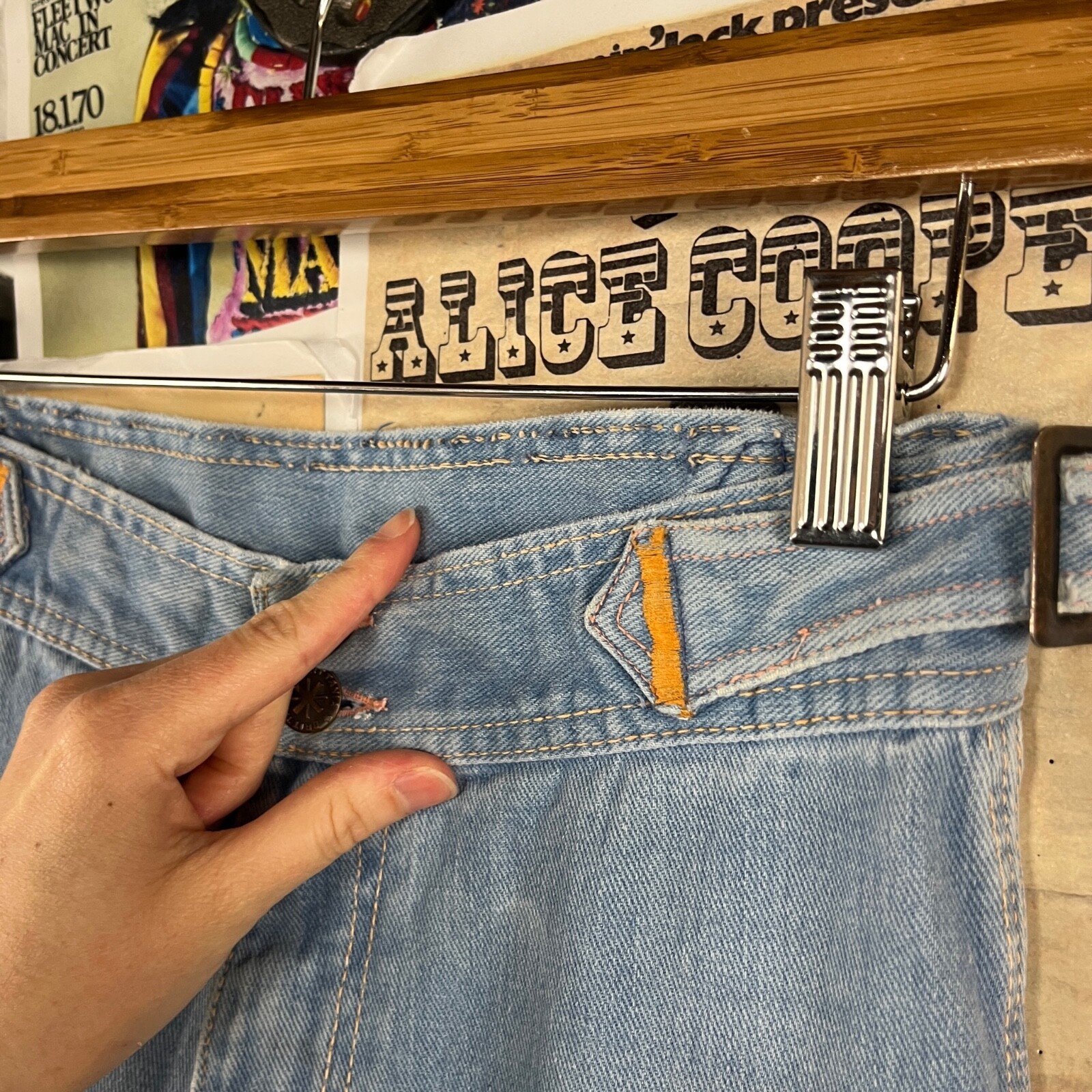 Vtg 70s Light Wash Embroidered Brittania Logo Wide Leg Denim Flares 27×33 Hippie