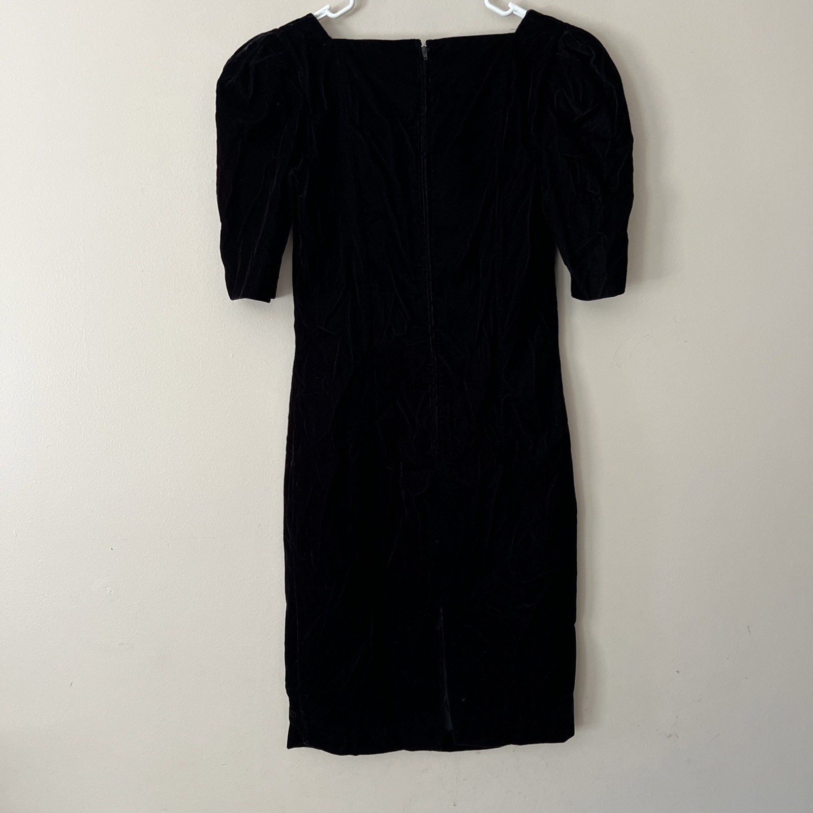 Cachet Vintage 90s 1990s Black Velvet Cocktail Dress LBD Sexy Small No Tag