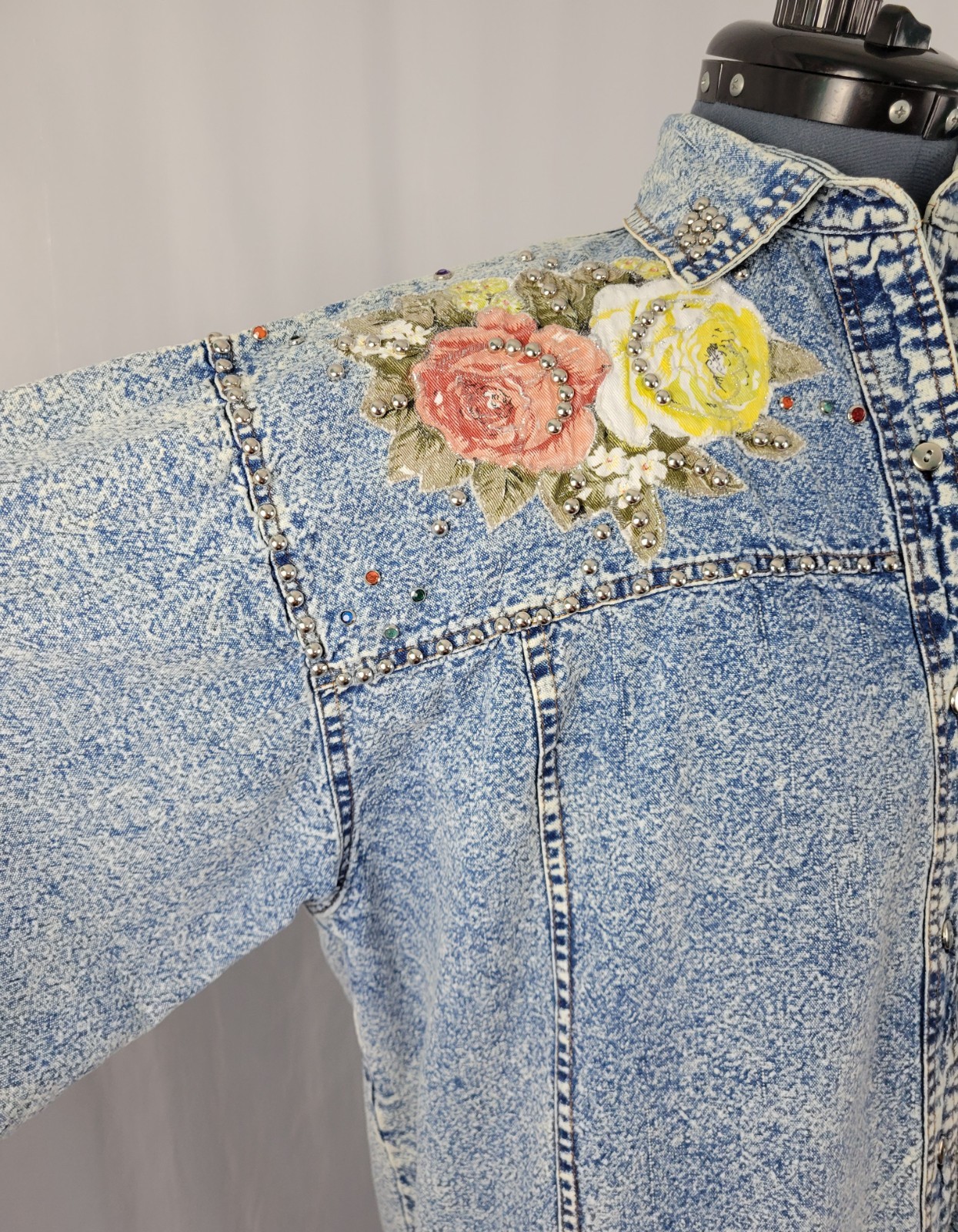 Vtg Pretty Bleu Acid Wash Denim Shirt w Applique Florals & Rhinestones Size M