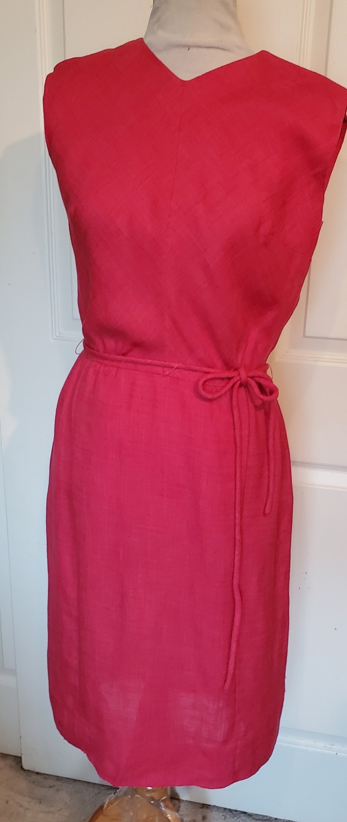 Vintage 60s Fuchsia Sleeveless Dress Woven Cotton Linen B38