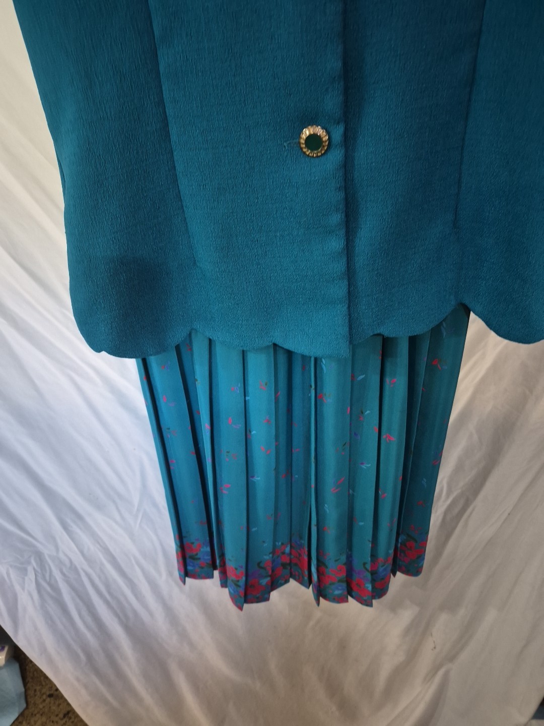 PRE-OWNED Vintage Leslie Fay W Puececset Top & Skirt Womans Size 8 Bl/Floral