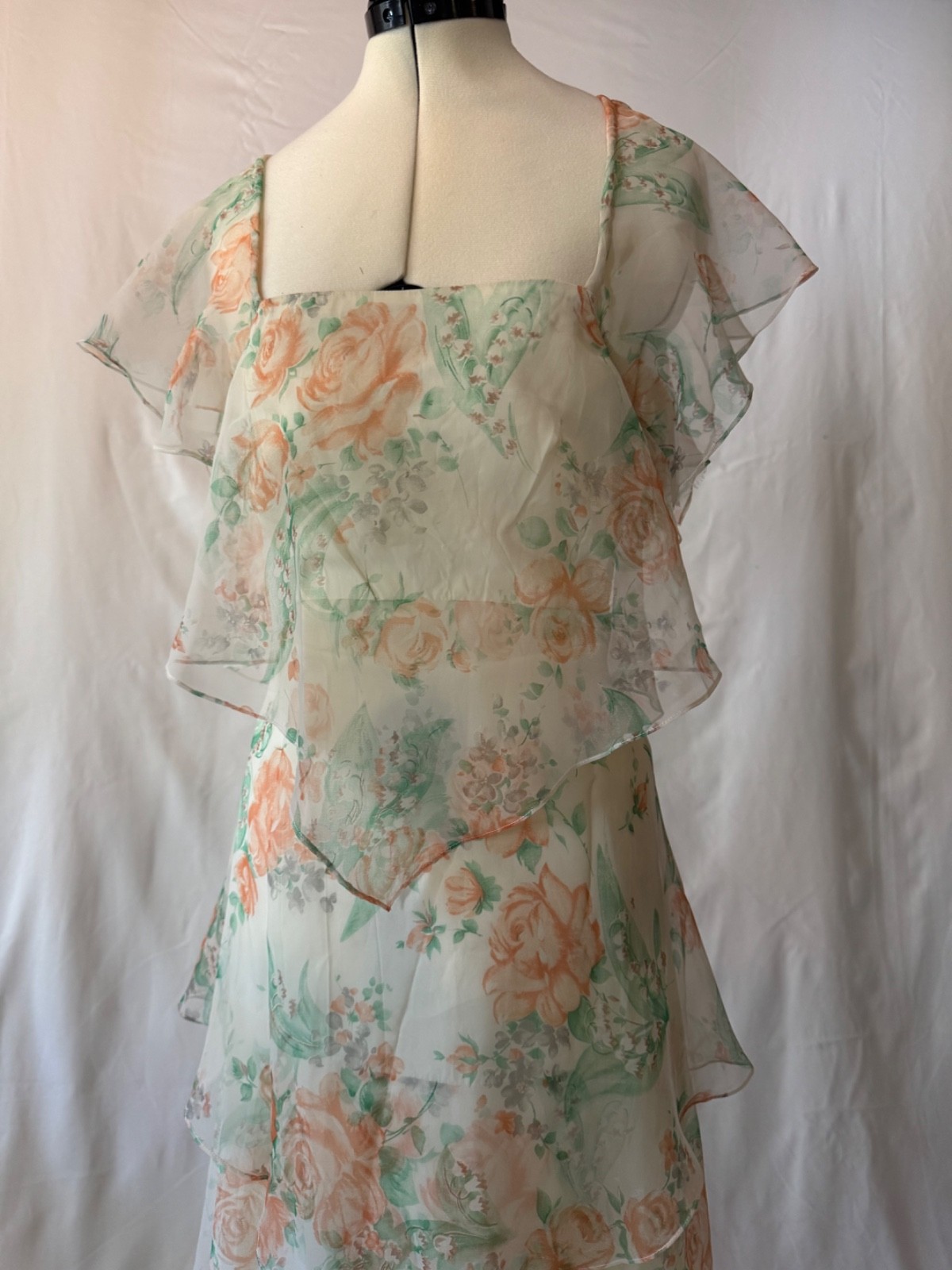 Vintage 1970s Poly Chiffon Tier Floral Dress w Built in Lining & Flutter Sleeves