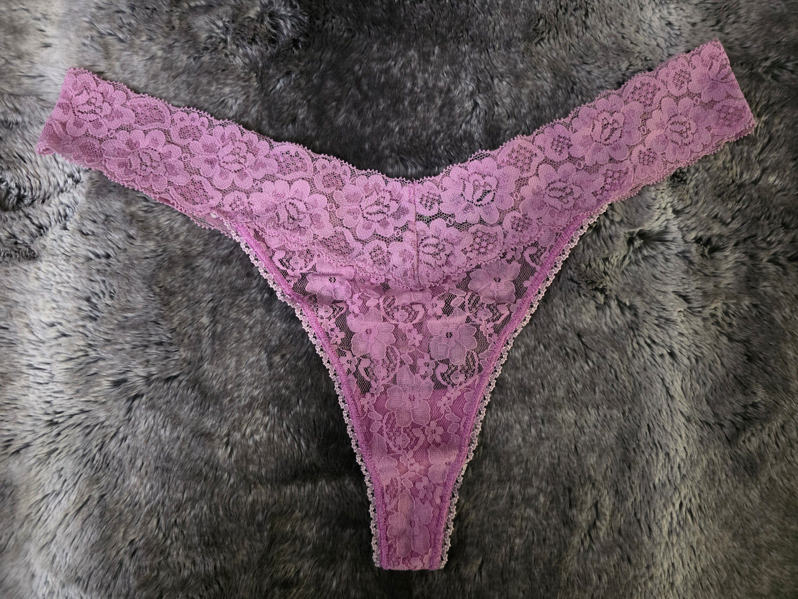 St. Eve / Saint Eve Pink Lace Thong Panty Size L