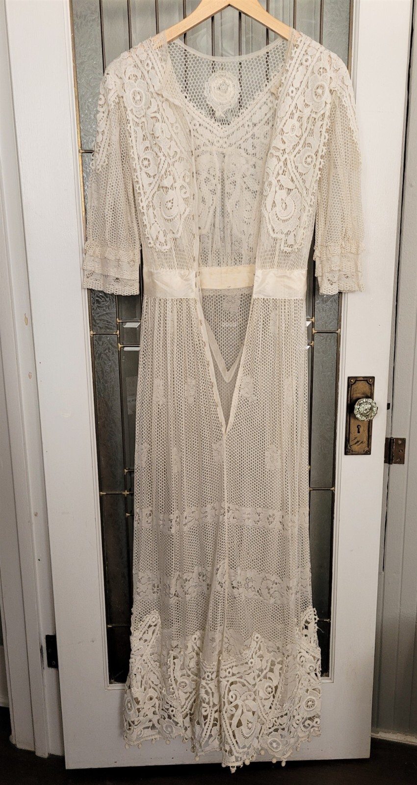 ANTIQUE EDWARDIAN IVORY WOVEN MESH NET DRESS ORNATE IRISH CROCHET WORK BOBINET