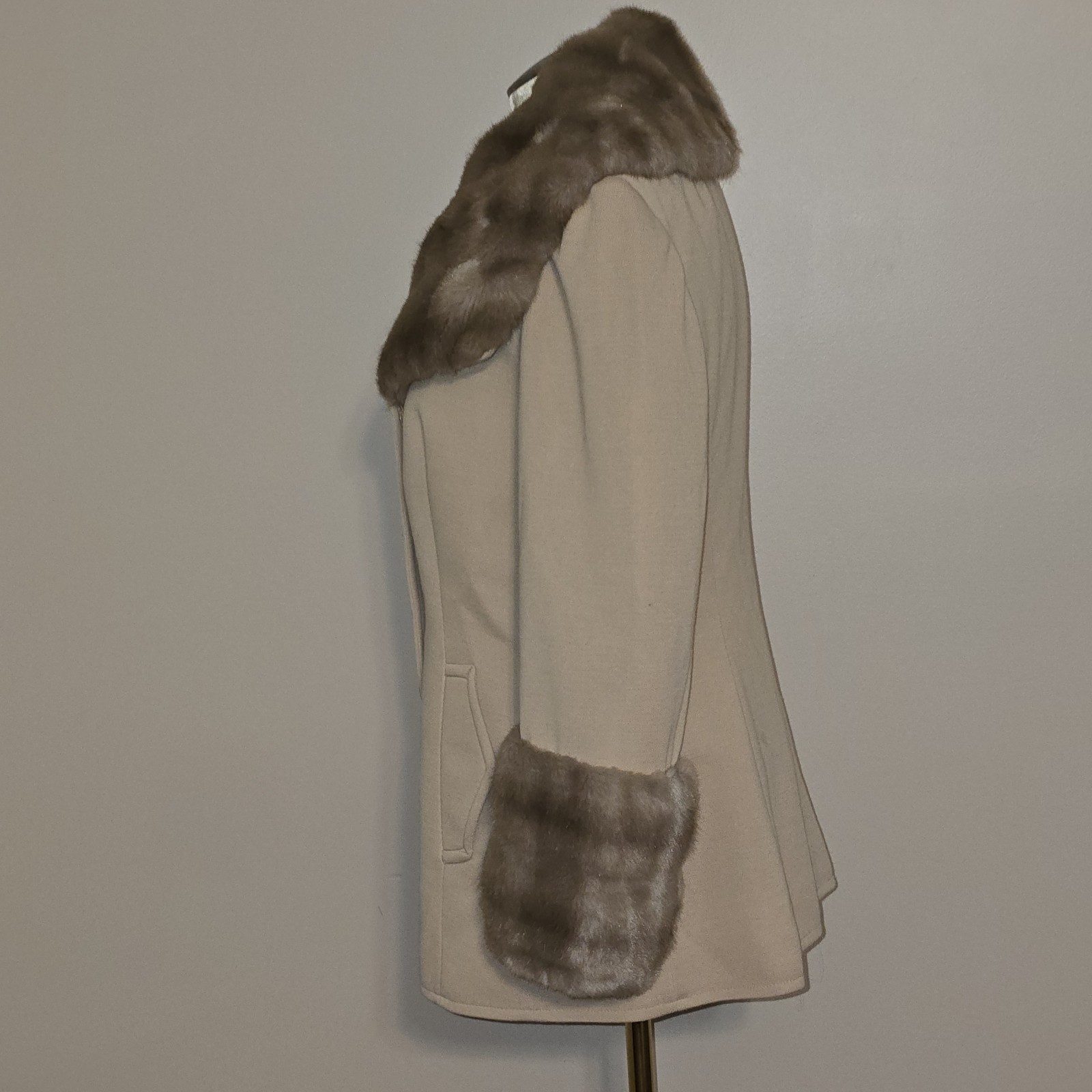 VTG 1960s Lilli Ann Tan Penny Lane 27″ Mid Coat Brown Faux Fur Trim Cuffs L 16