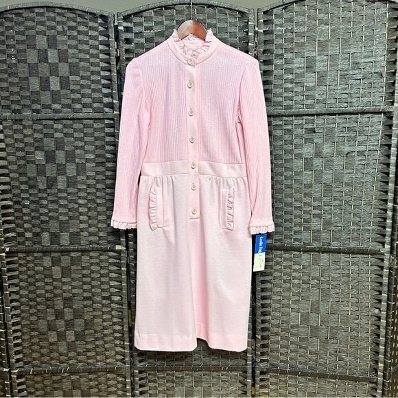 Leslie Fay Vintage Deadstock 70s Dress size 12/16 in light pink ribbed Polyester
