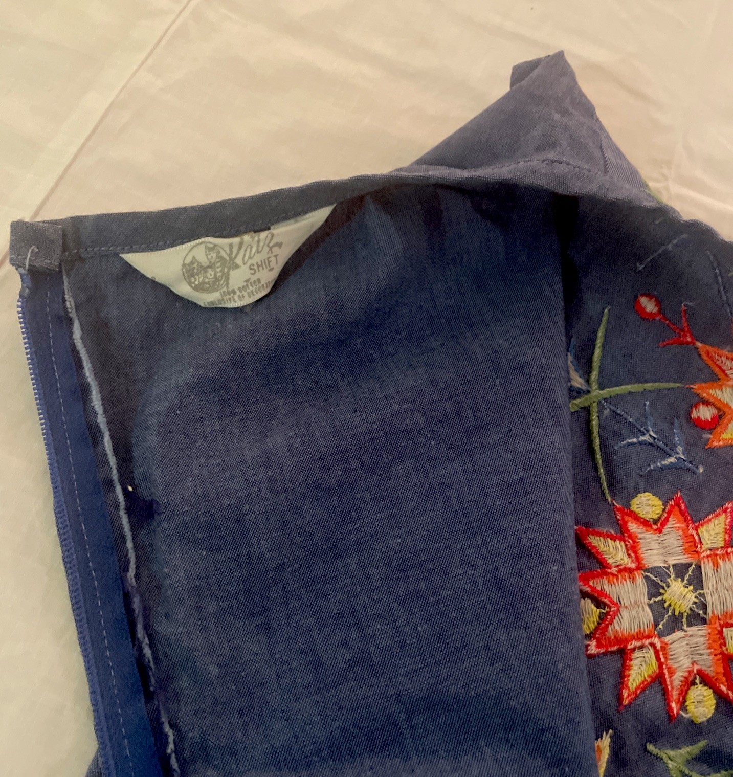 Vintage 60s 70s Katz Shift Dress Chambray Nordic Sunburst Embroidery 34 EUC