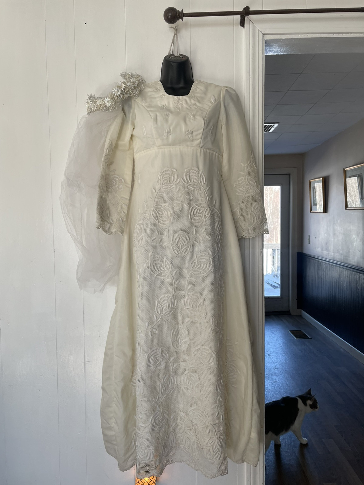 Vtg Stunning Ivory Tapestry Lantern Style Wedding Dress W/ Veils 30”/28”/52”