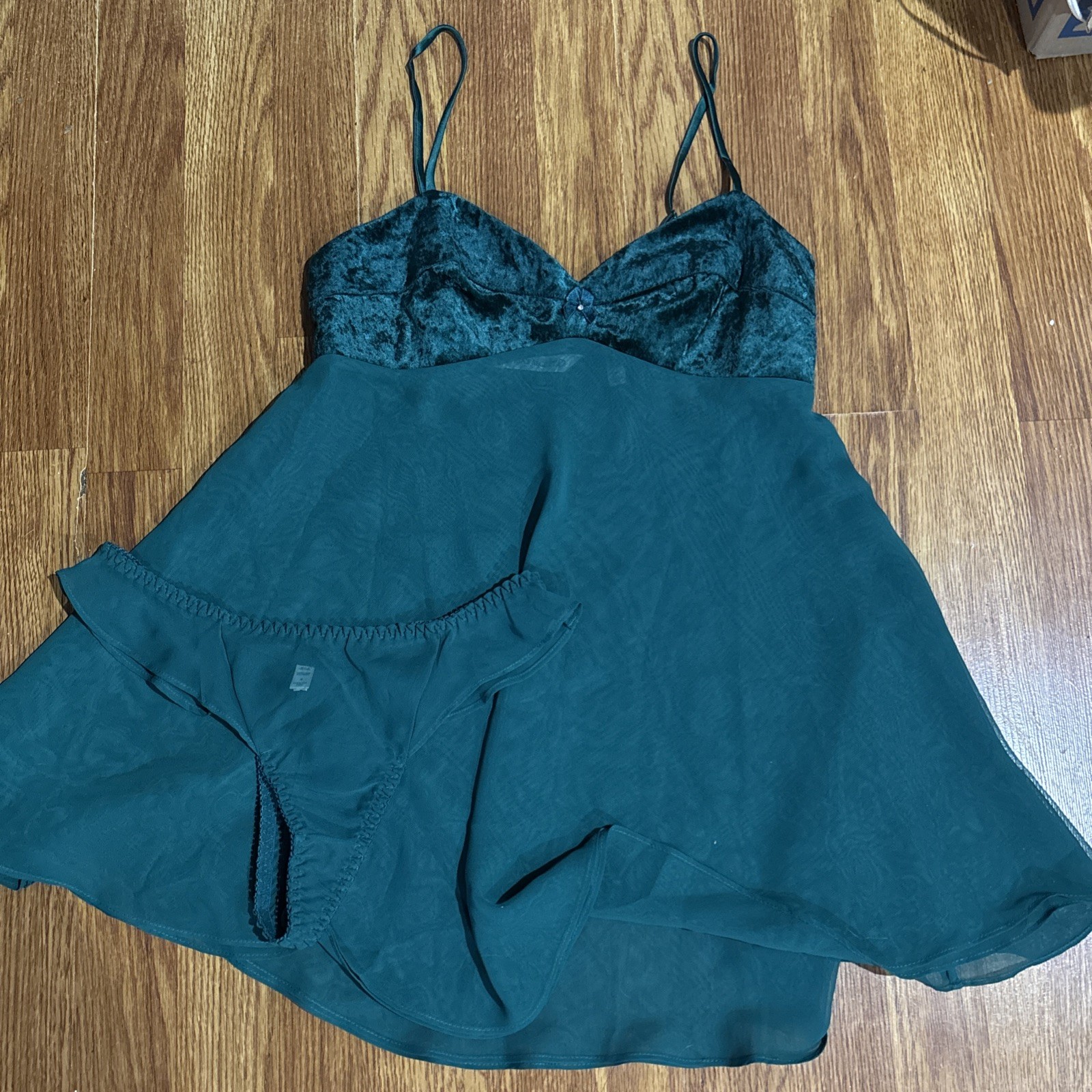 Victoria’s Secret Rare Vintage Y2K Green Velvet Babydoll Nighty Ruffle Thong Set