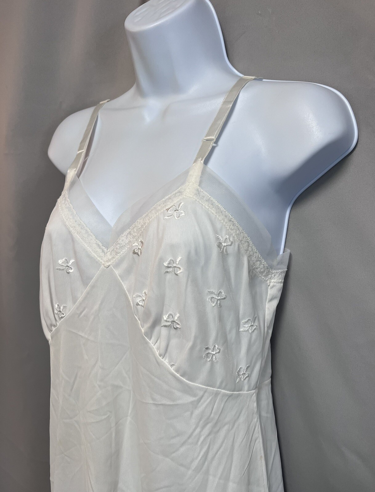 Vintage White Women’s Nylon Lace Lingerie 39” Long Embroidered