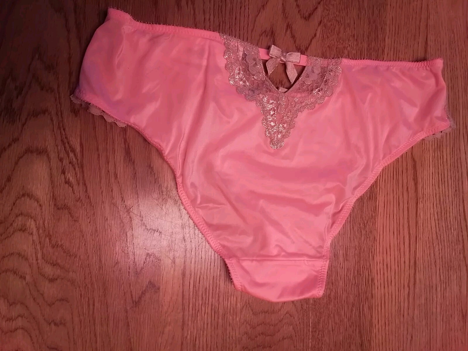 New VTG VICTORIA’S SECRET Very Sexy CORAL Shimmery Lace PANTIES Bikini Style M