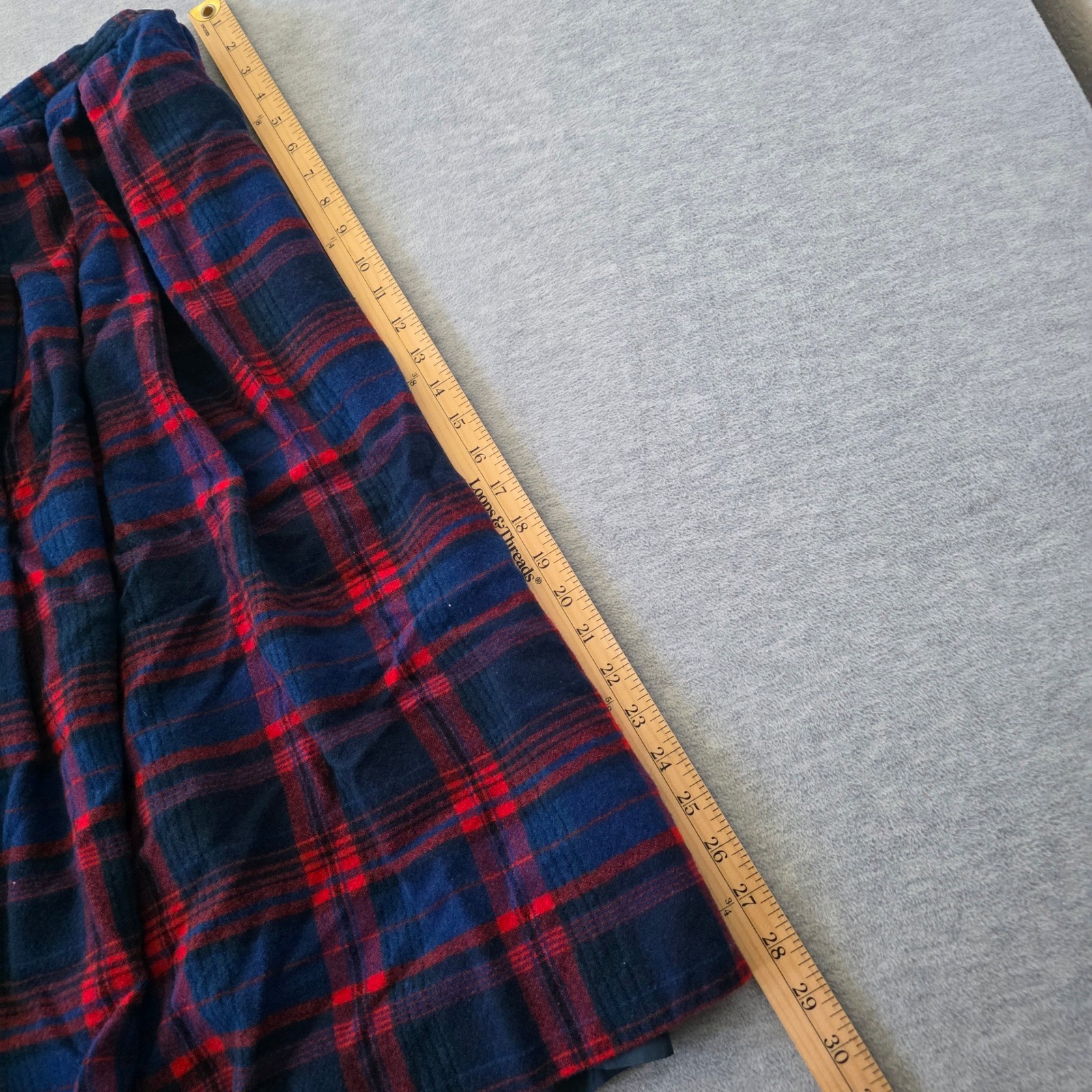 Pendleton Vintage Wool Plaid Midi Skirt Navy Red Green Size 12 Made in USA T528