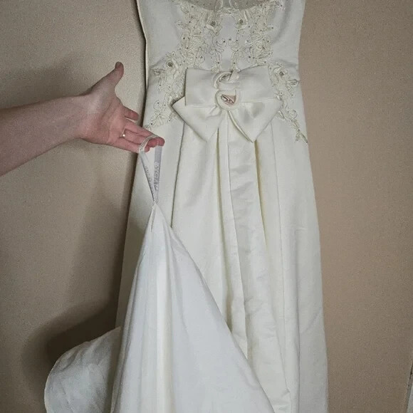 Moda Bella Vintage Off White Embroidered Gold Wedding Dress Gown with Train