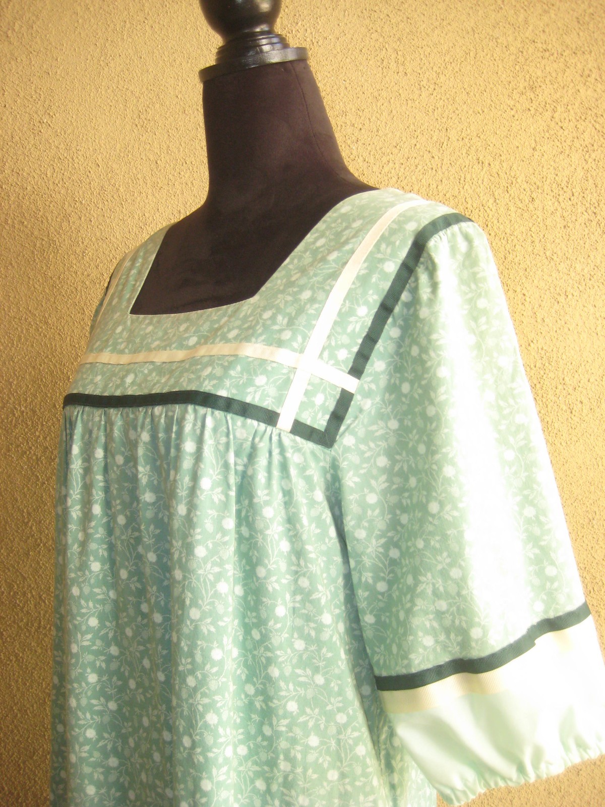 Vintage Hilda Hawaii sage floral ruffle hem puff sleeves muumuu long dress M
