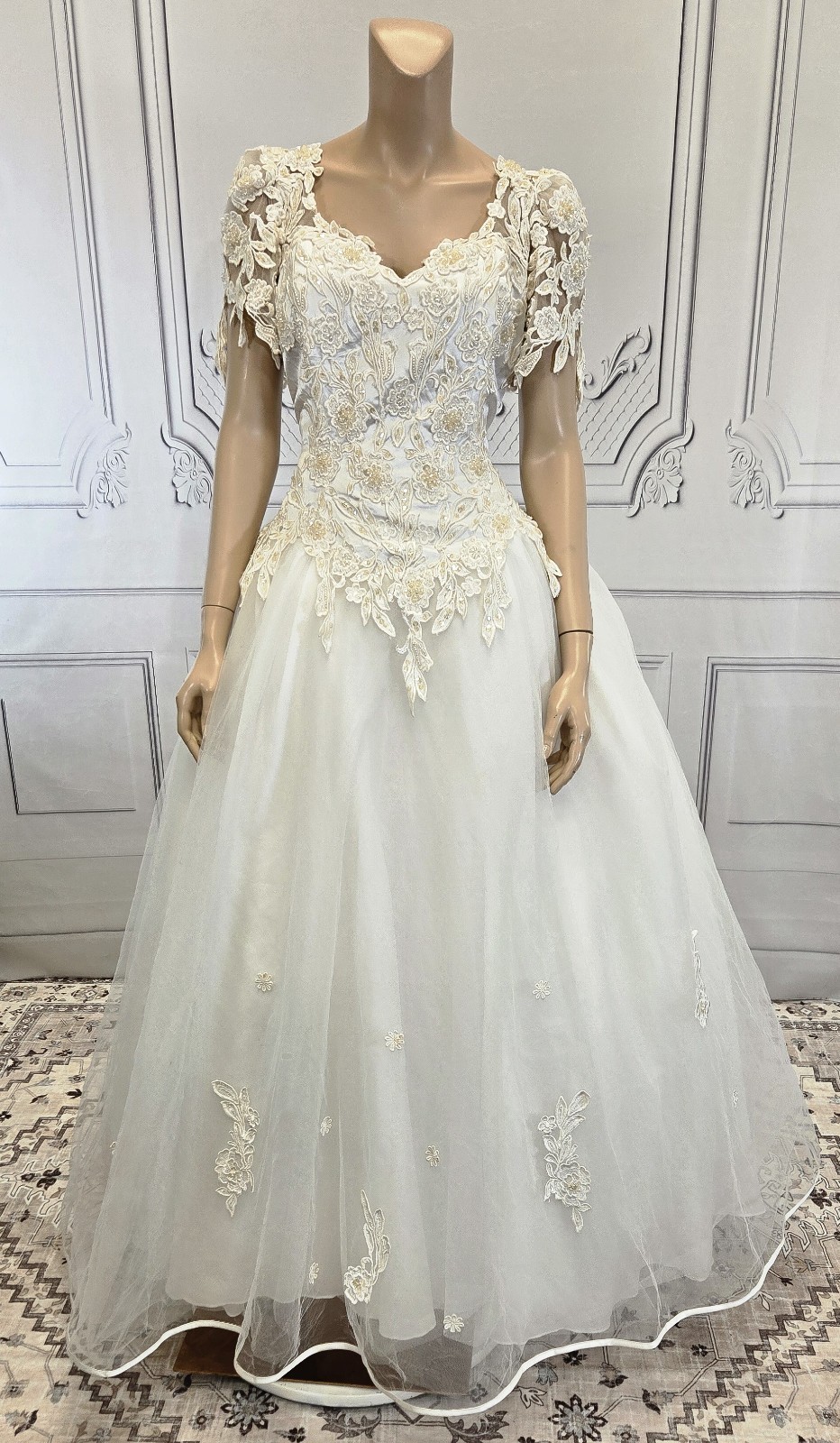 Michaelangelo Vintage 90s White Tulle & Lace Short Sleeve Wedding Dress sz 18
