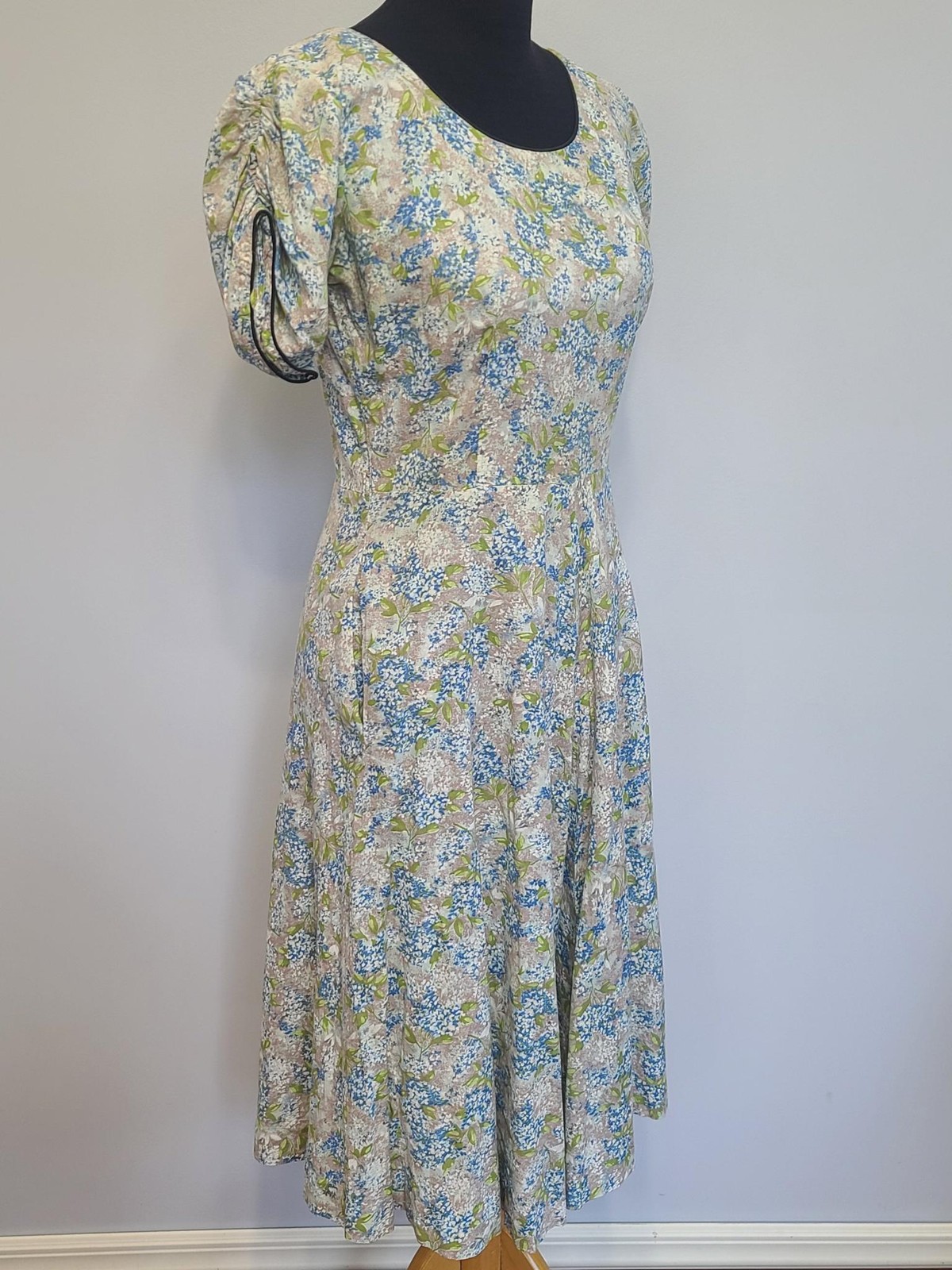 Vintage 1940s 1950s Light Blue Green White Flower Print Dress June Page W-28.5″