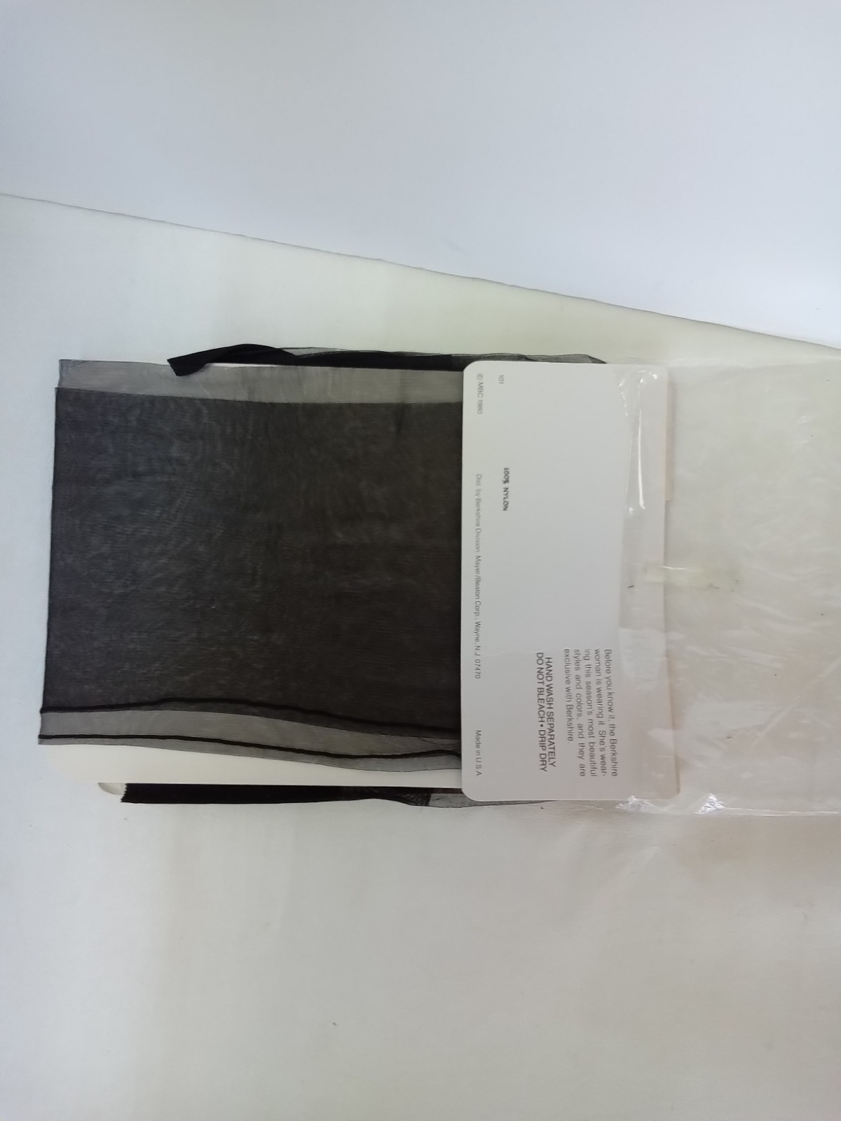 FASHIONS „BERKSHIRE SEAMED BLACK STOCKING 9 1/2 MED POINTED HEEL 100 % NYLON 6-7