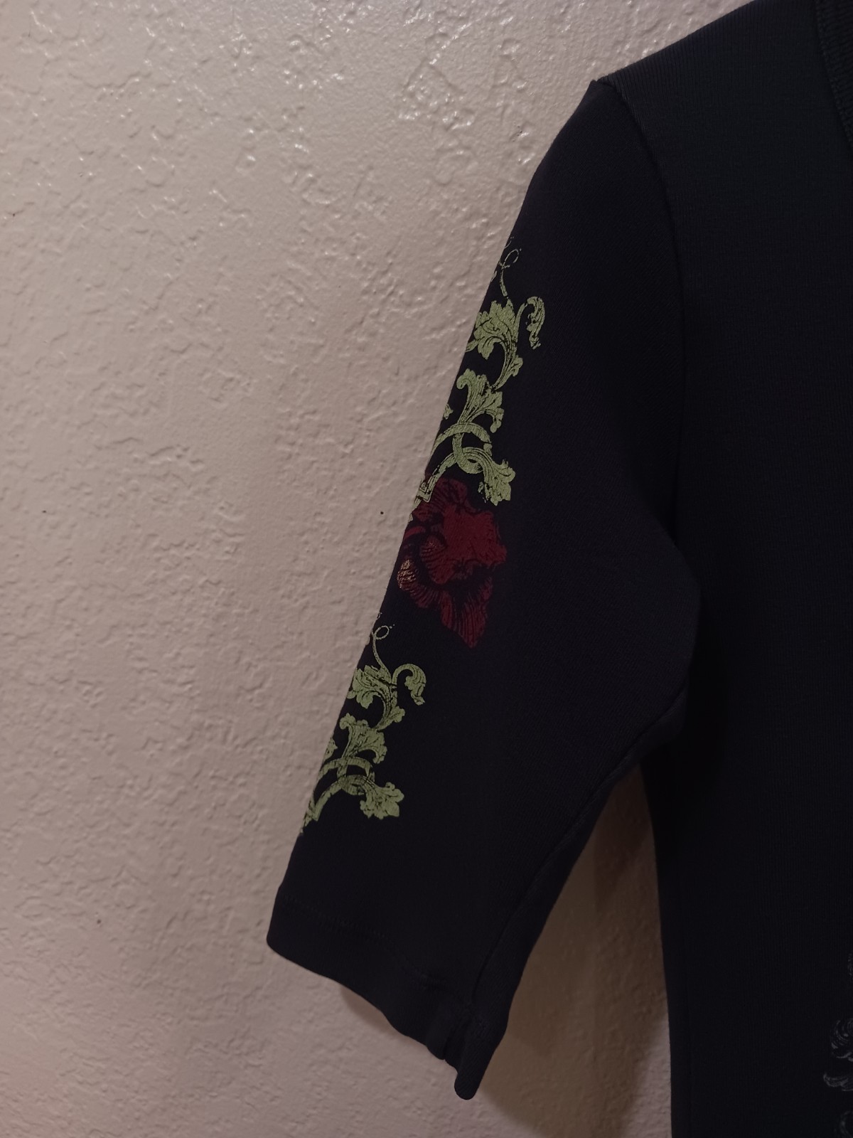 Sledge USA „Damask” Vintage 2000s Women’s 3/4 Sleeve V-Neck Long Sleeve T-Shirt
