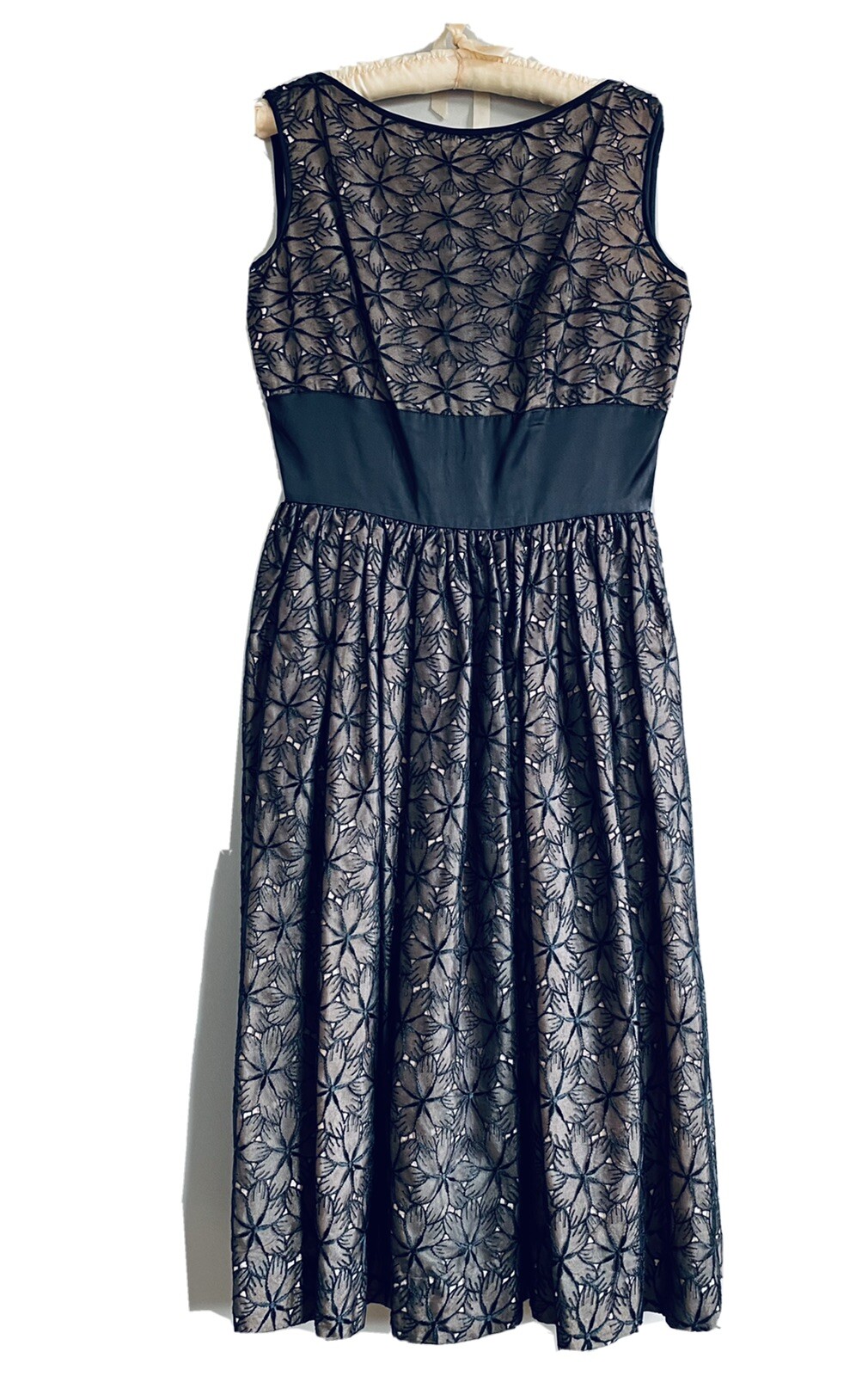 Vintage Jerry Gilden lace and taffeta black party dress 1950s small 6 tea-length