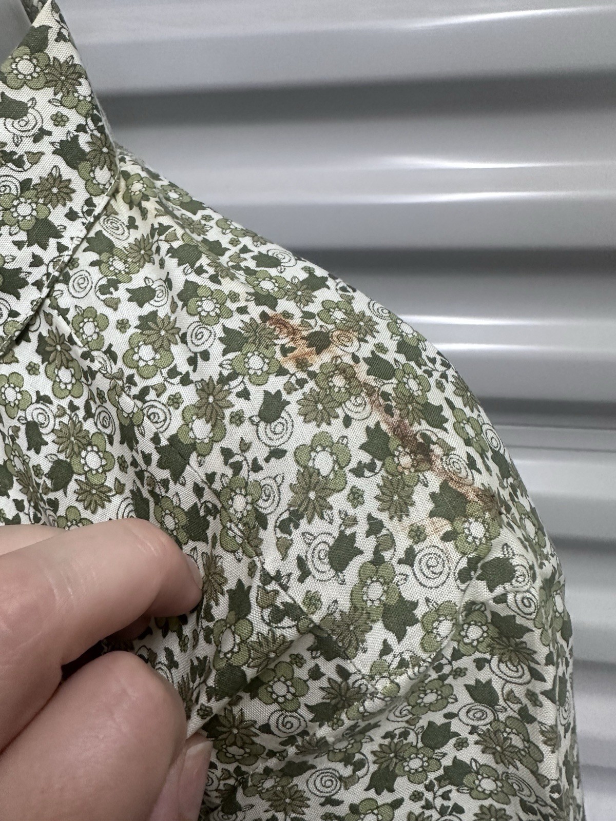 1960s Loop Collar Cotton Floral Green White Blouse Cuff Sleeve M/L Flawed