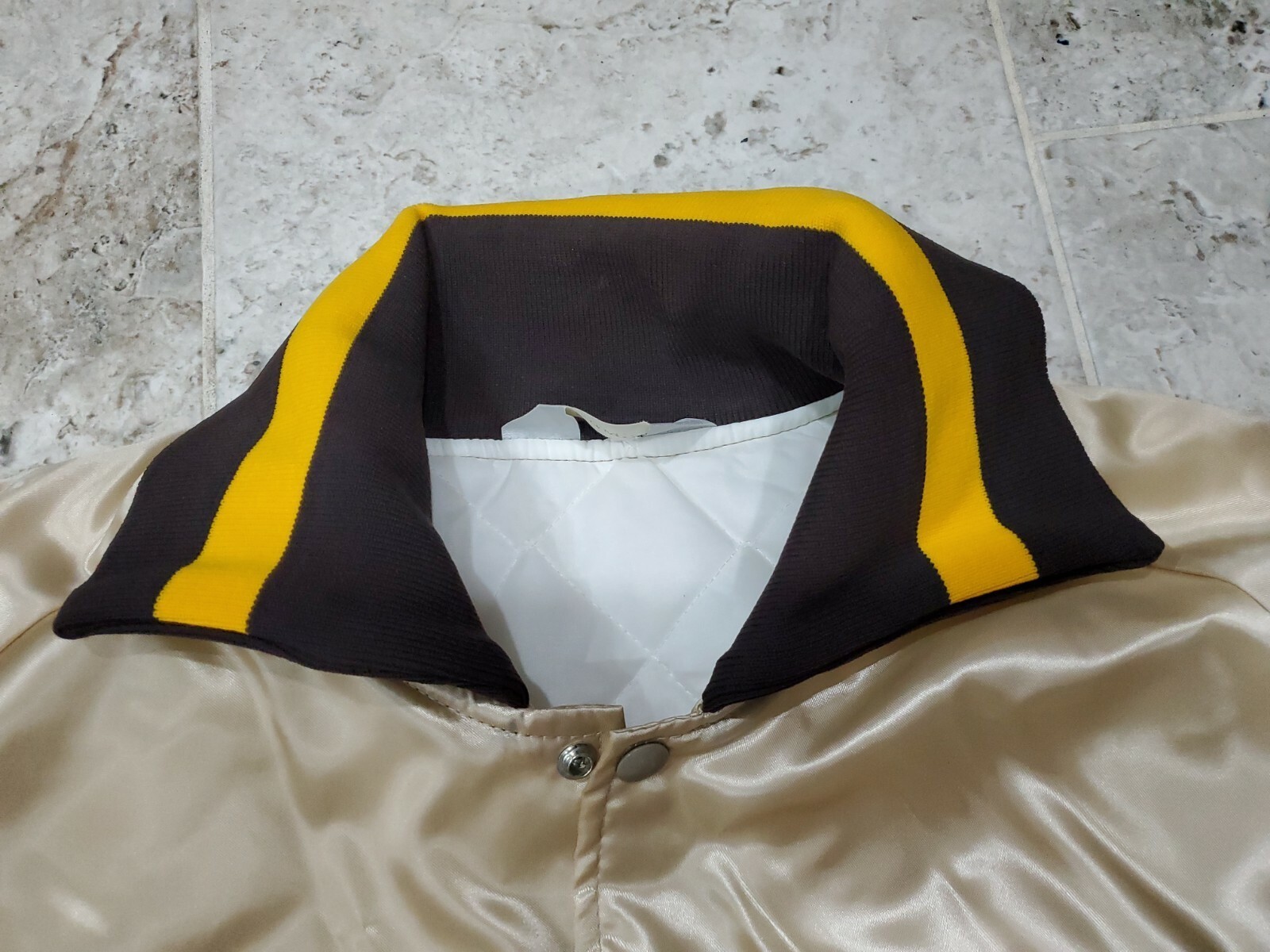 AWESOME VINTAGE LEADER SPORTSWEAR GOLD SATIN JACKET WOMEN’S SIZE 2XL