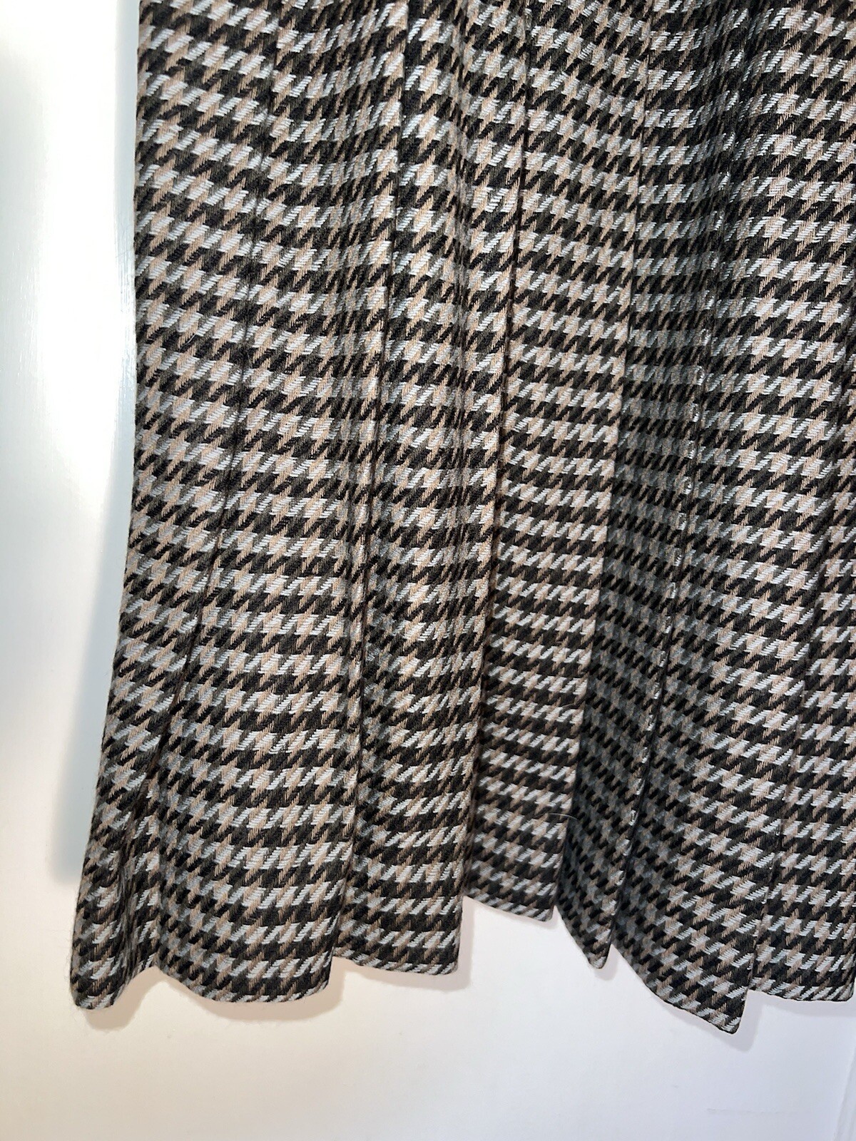 J. Tiktiner Vintage Plaid Wool Pleated Skirt Academia Preppy France 44/ 12. d743
