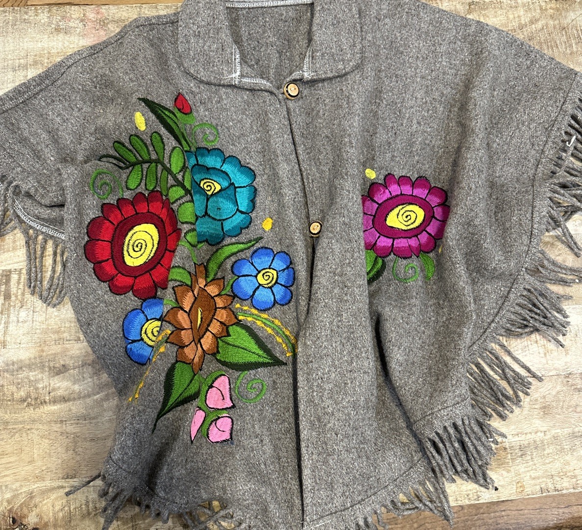 Handwoven Alpaca Wool Embroidered Flowers Floral Cape Poncho Fringe Vintage M/L