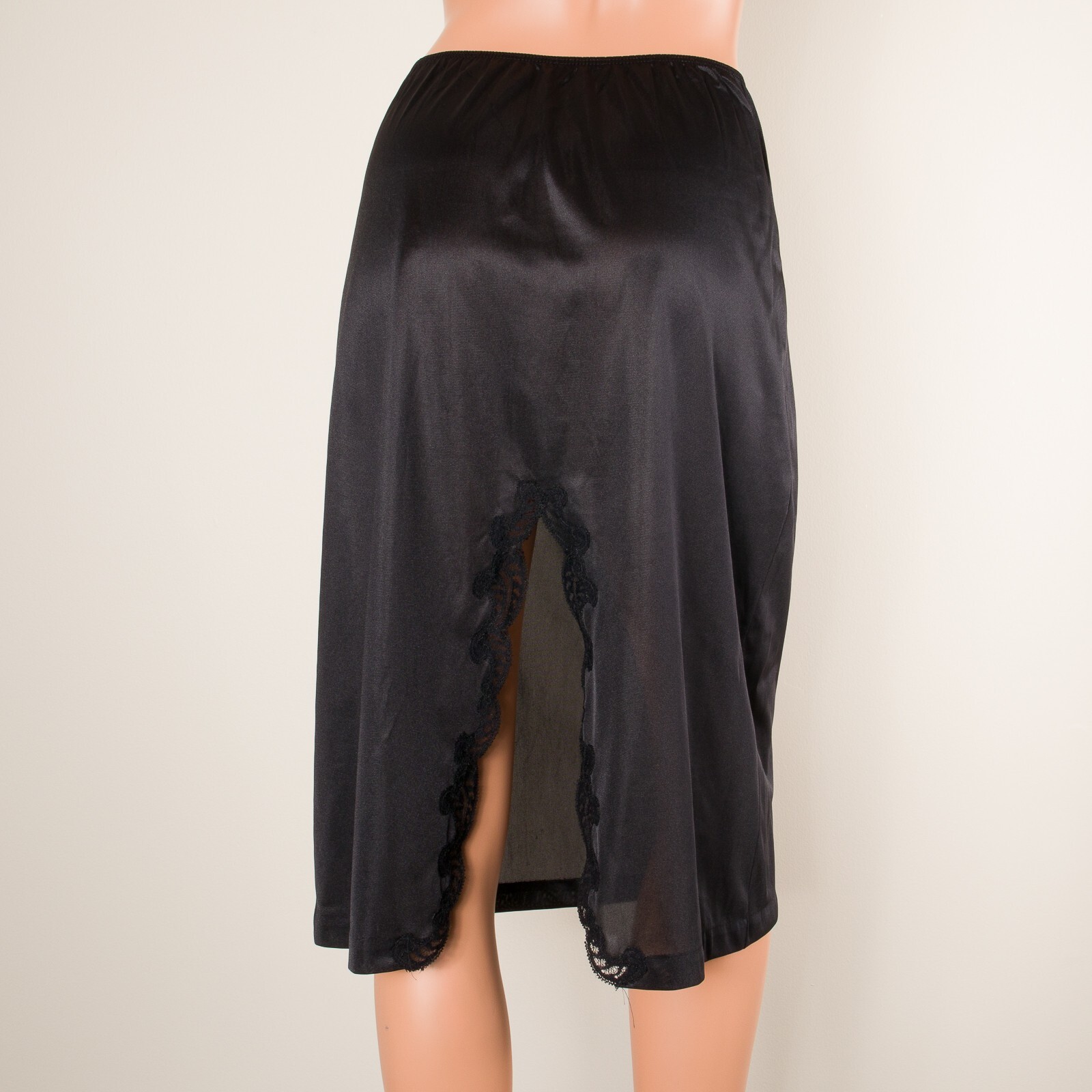 💖 VTG SEARS The Doesn’t Slip Half Slip Skirt Anti Cling M Black Nylon Slit Lace