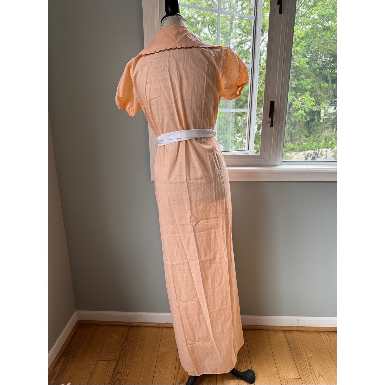Seats 1970’s peach cotton embroidered robe duster wrap dress small