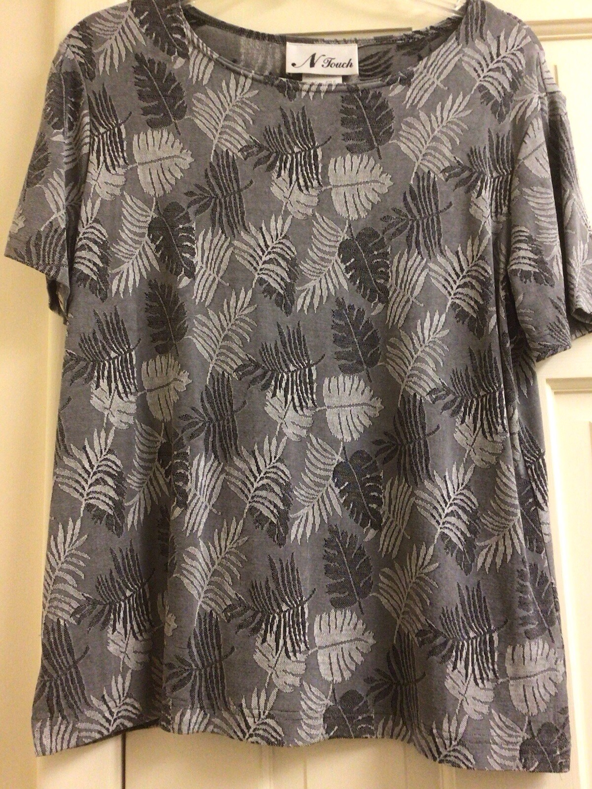 N Touch Small Stretch Top Shell Silver Gray Black Floral Leaves USA Made Vtg NWT