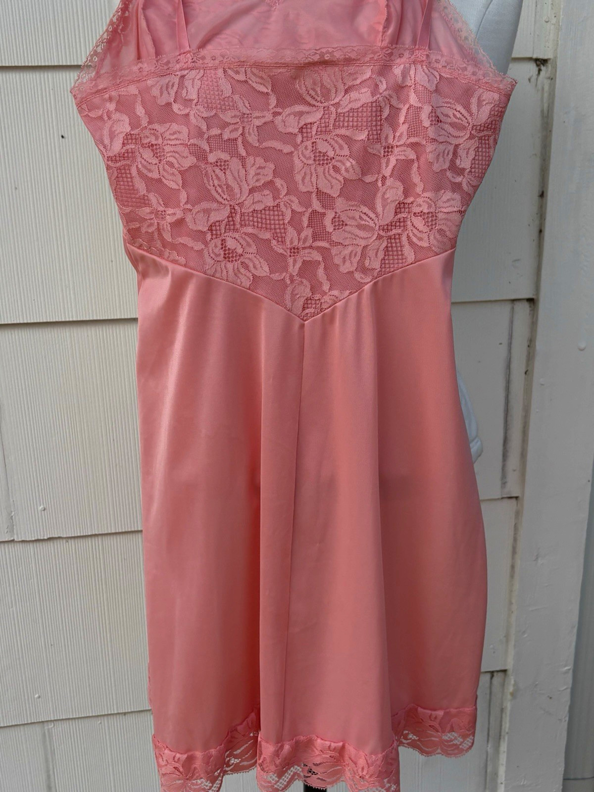 Vtg Vanity Fair Apricot Pink Lace Slip Dress Lingerie S 34 Nylon Tricot Coquette