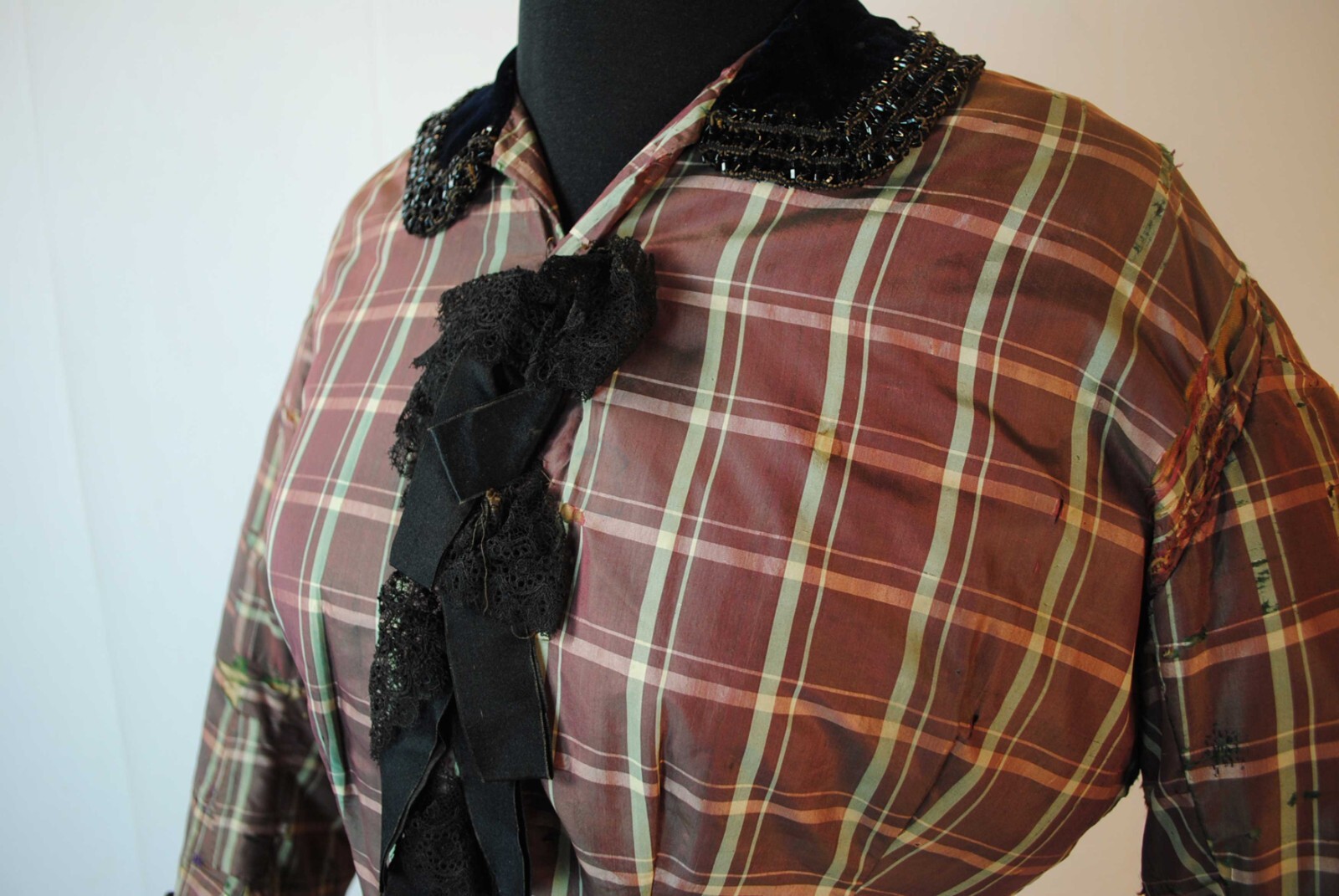 1850 CHECKED PLAID SILK TAFFETA DAY DRESS, HOUSE DRESS