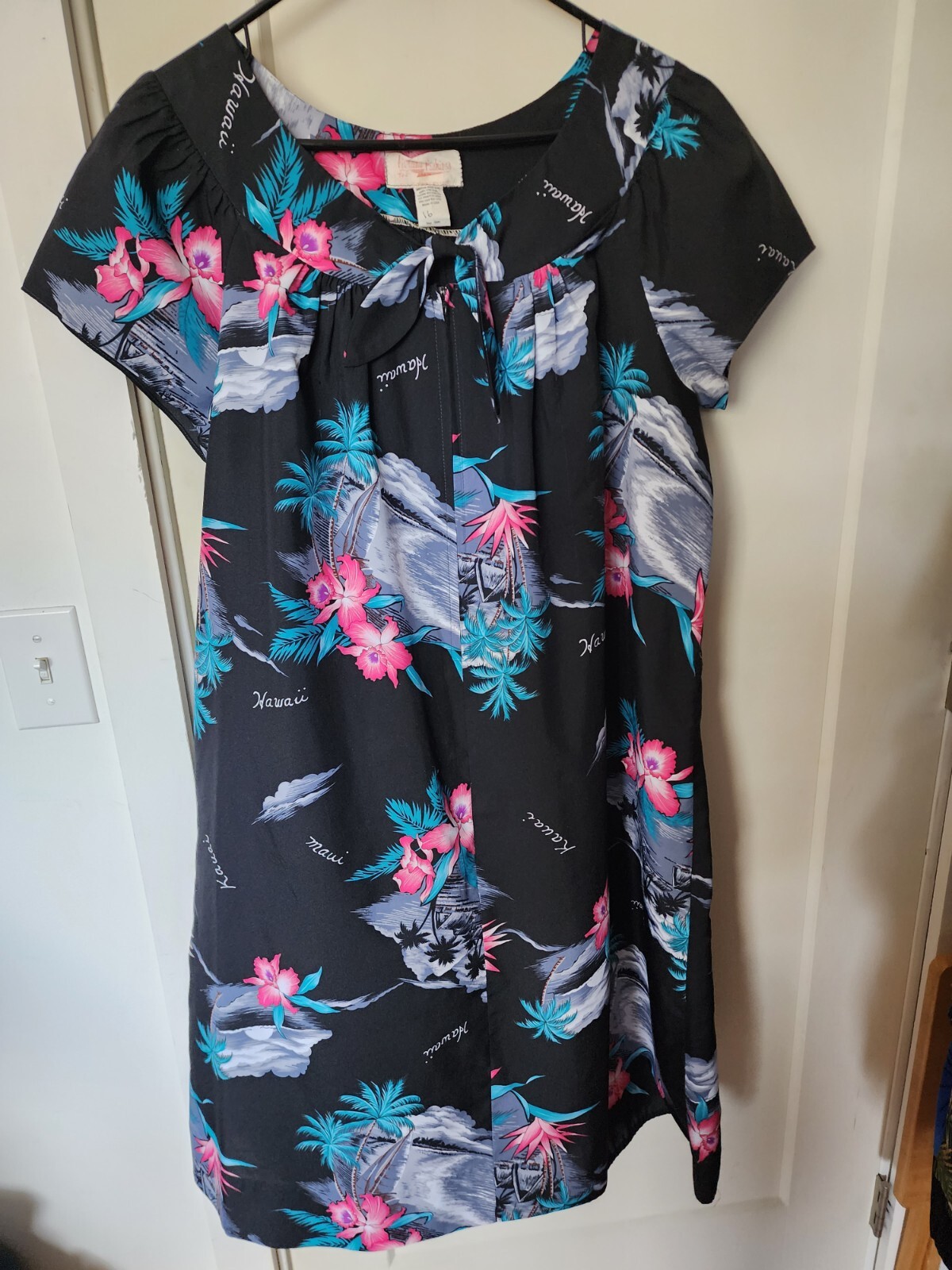 Vintage Hukilau Fashions Hawaiian Black Muumuu Aloha Shack Maxi Dress Size 16