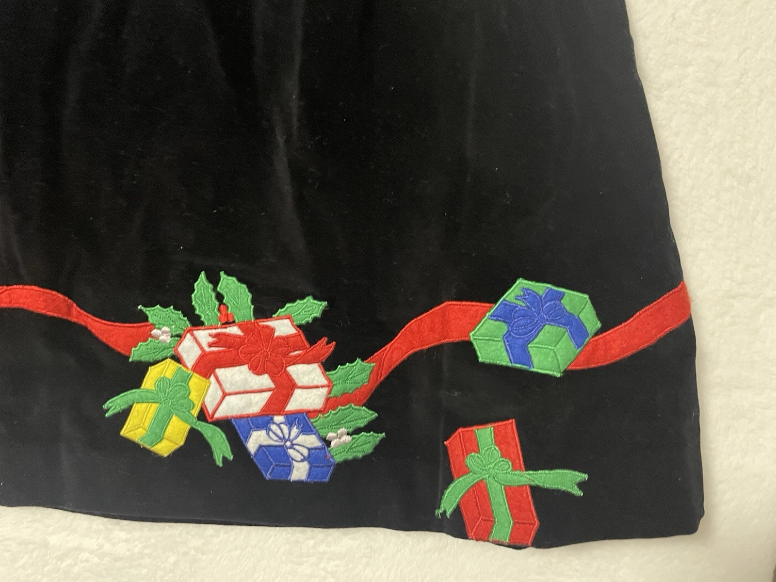 Vintage Women’s The Eagle’s Eye Black Velvet Christmas Skirt Size S