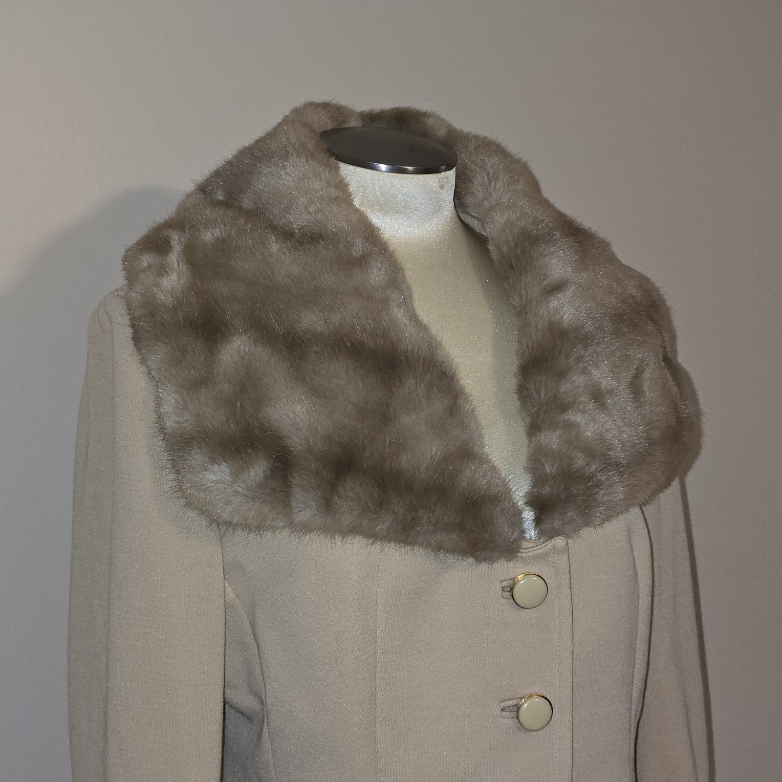 VTG 1960s Lilli Ann Tan Penny Lane 27″ Mid Coat Brown Faux Fur Trim Cuffs L 16