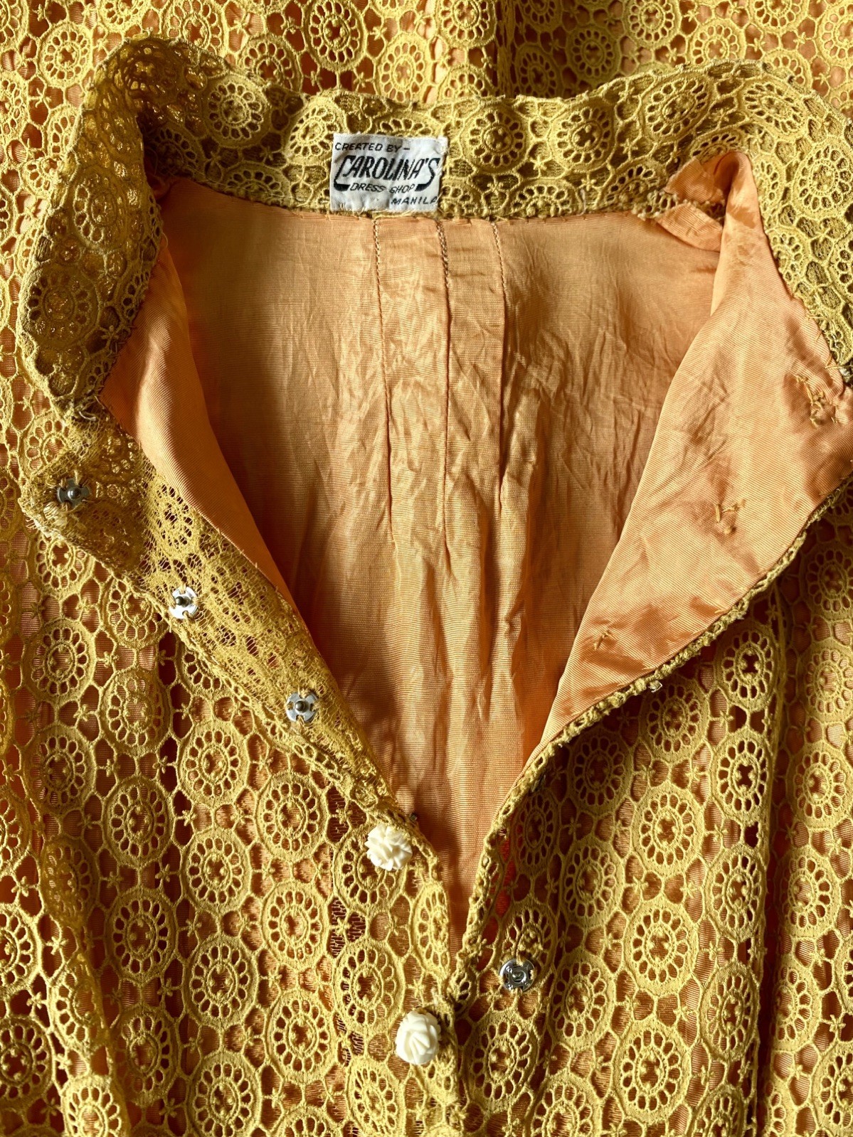 Vintage 50s 60s Gold Lace Manila Cheongsam Dress Carved Bodhi Rose Buttons XS/ S