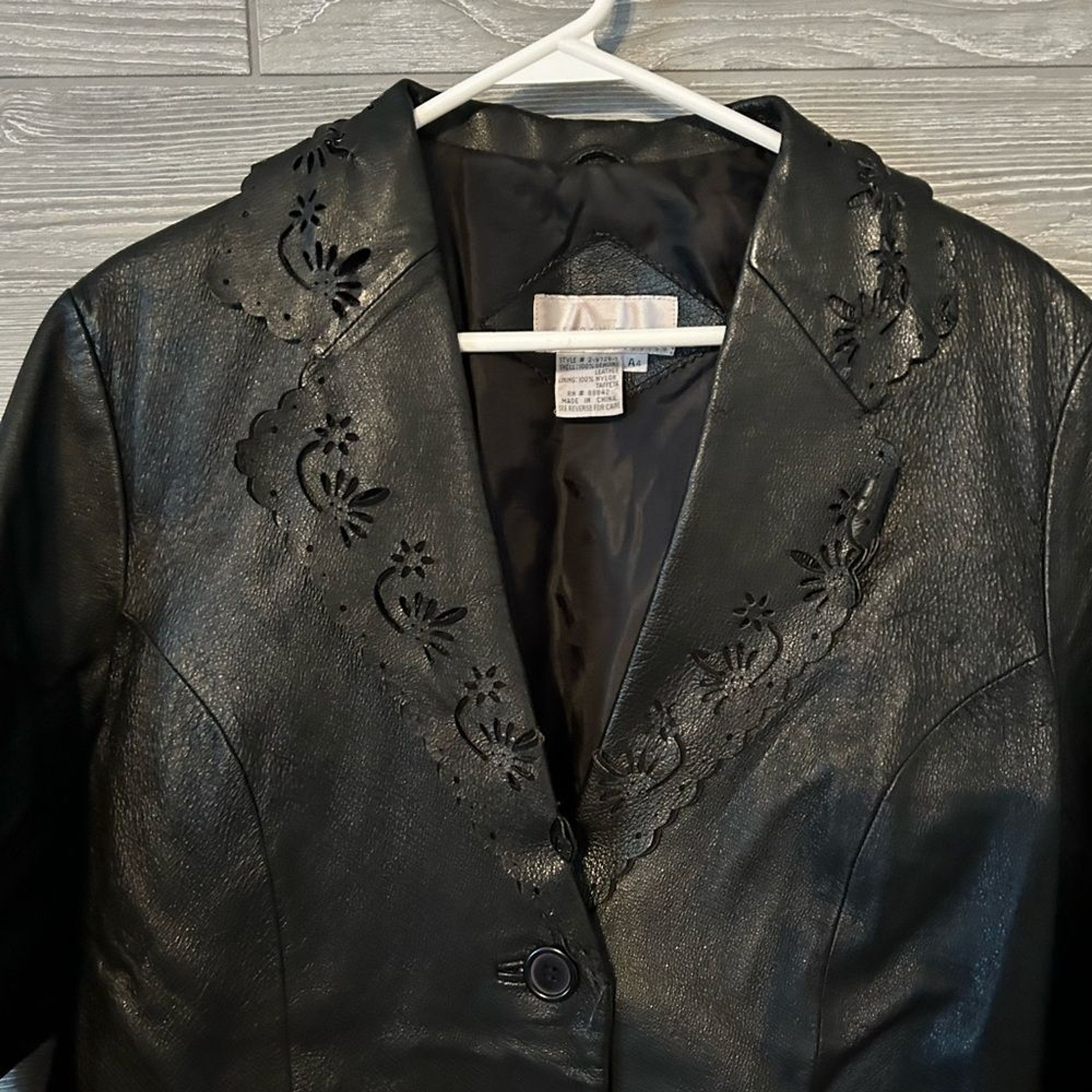 Black leather floral trench coat VTG vintage Allison Woods beautiful detailing