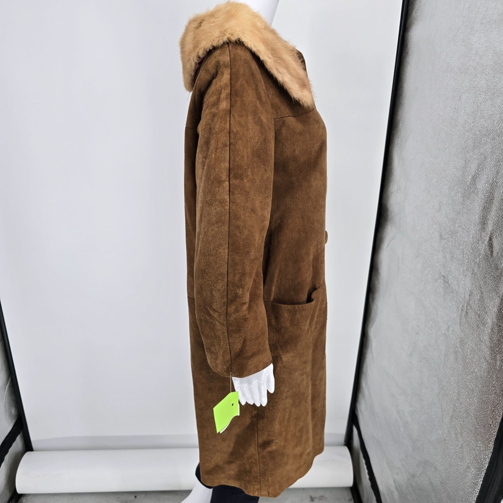 Vintage 1960s Unbranded Faux Fur Collar Camel Color Suede Coat (16L/Large)