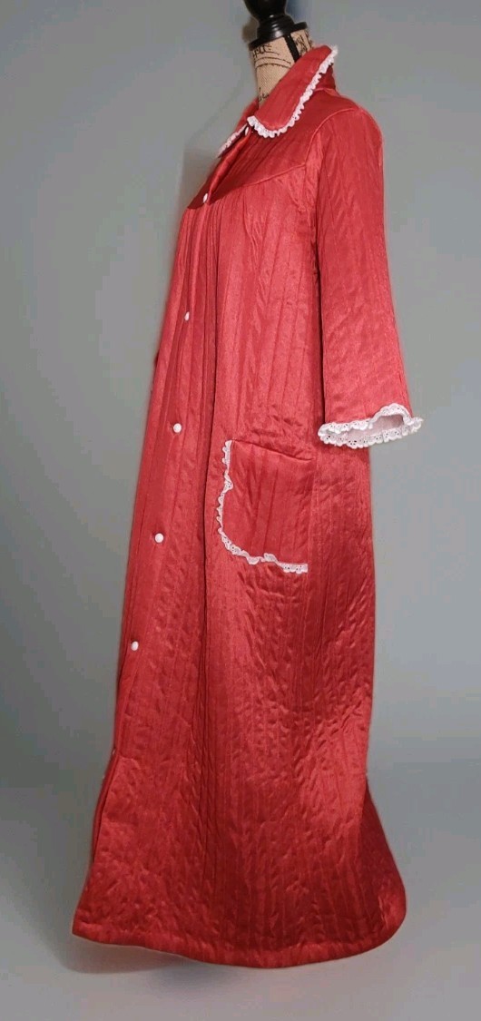 Vintage 1970s Red Quilted Button Front Robe Pockets Lace Trim- Women’s M/L