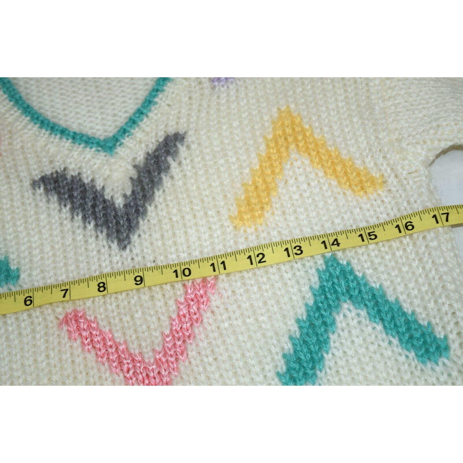 Vintage Sweater McGregor Size S/M 70s 80s White Knit Pastel Chevrons Pattern