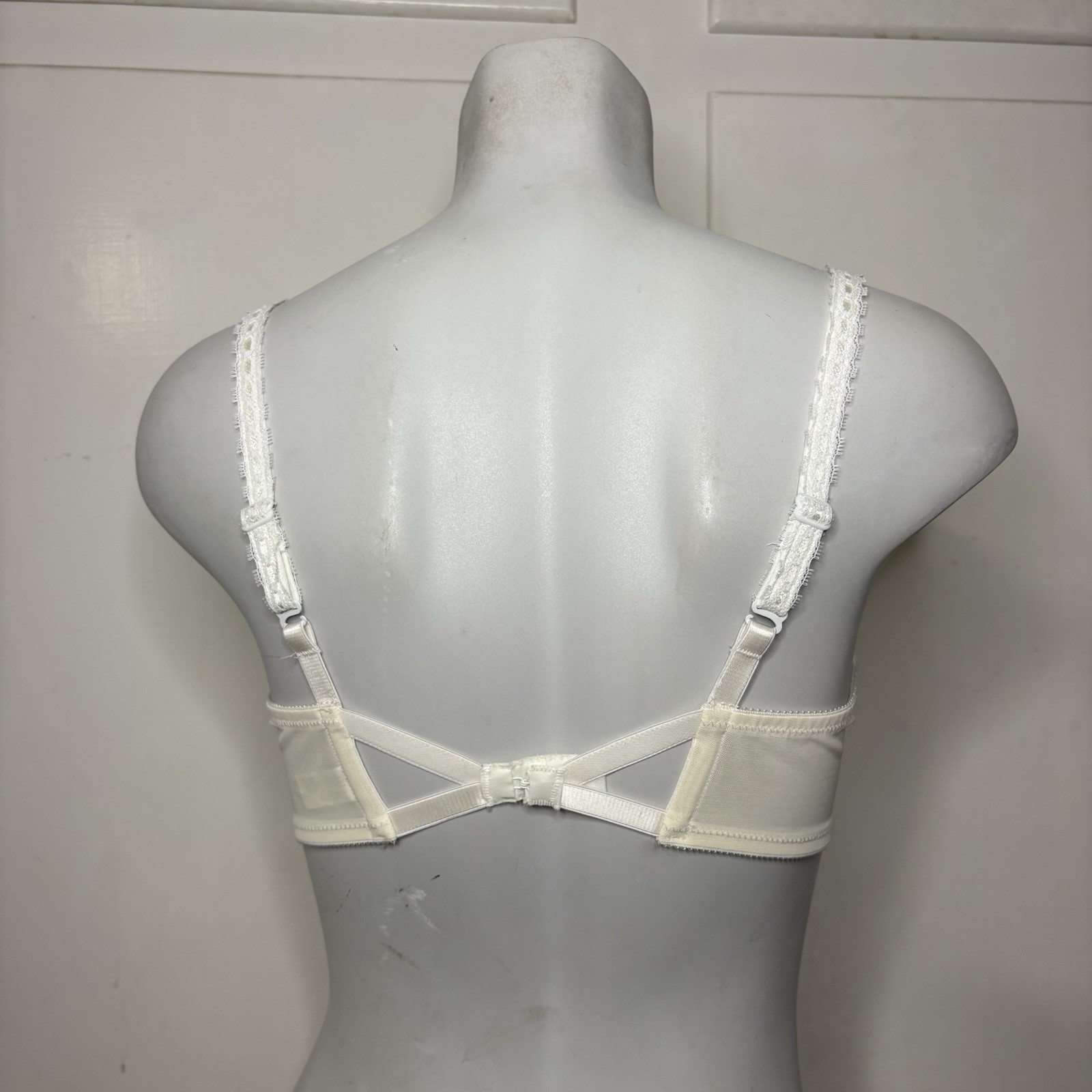 Vintage 90s White Lace Wonderbra Lightly Padded Underwire Bra Size 36C