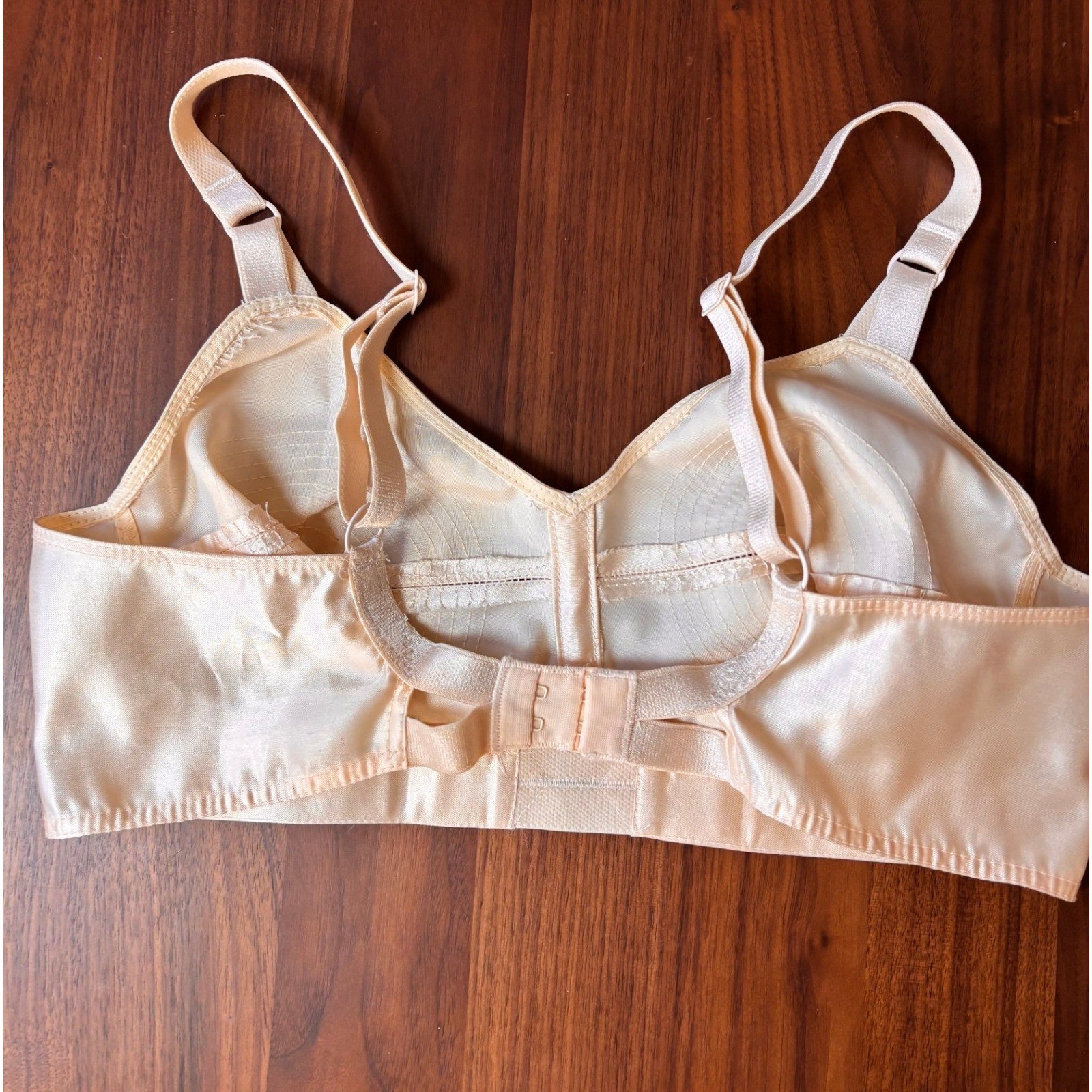 Pinup Rockabilly What Katie Did Bullet Satin Spiral Stitch Peach 34C Bra