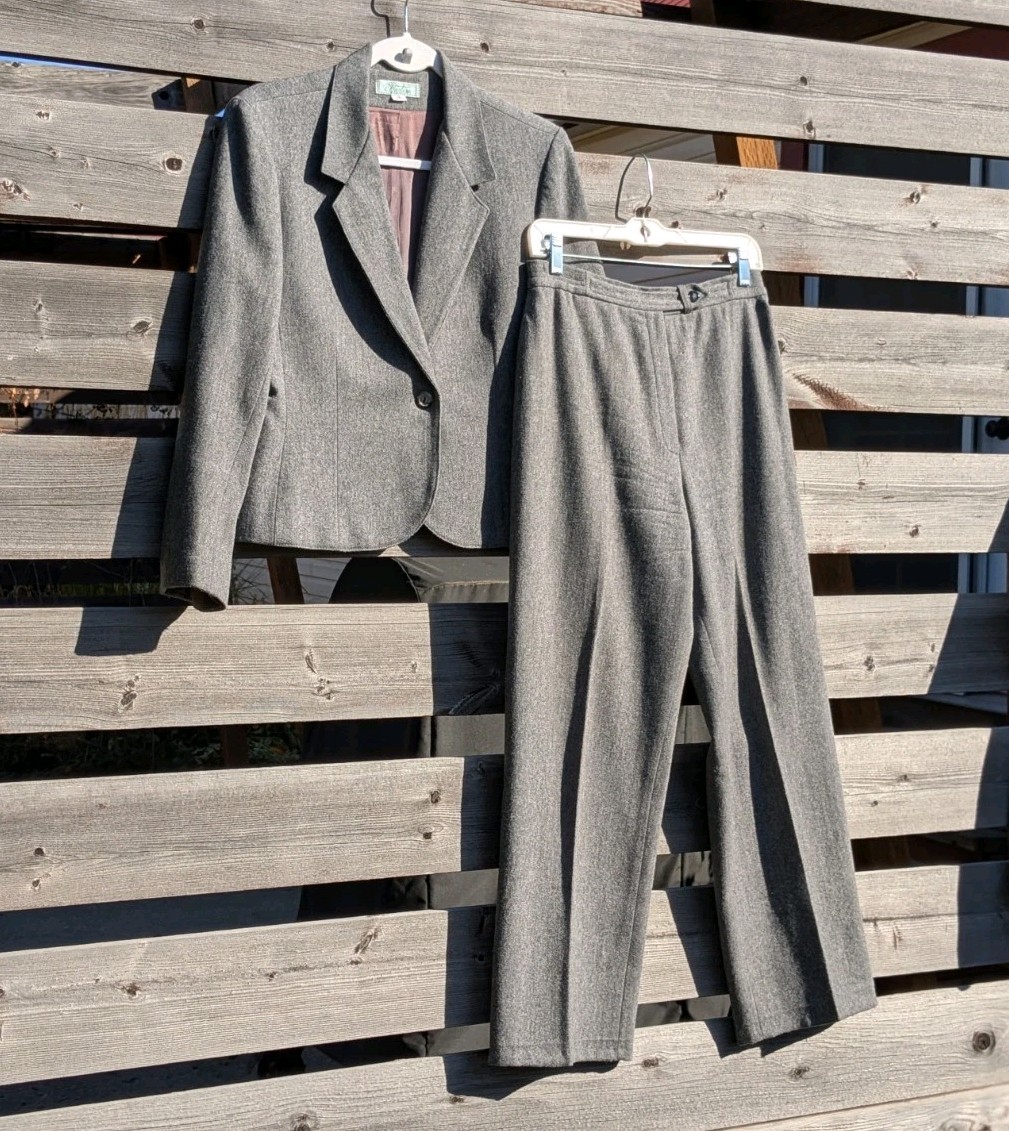 Vintage Women’s Prestige Of Boston Charcoal Gray Wool 2pc Suit Set Size 10 & 12