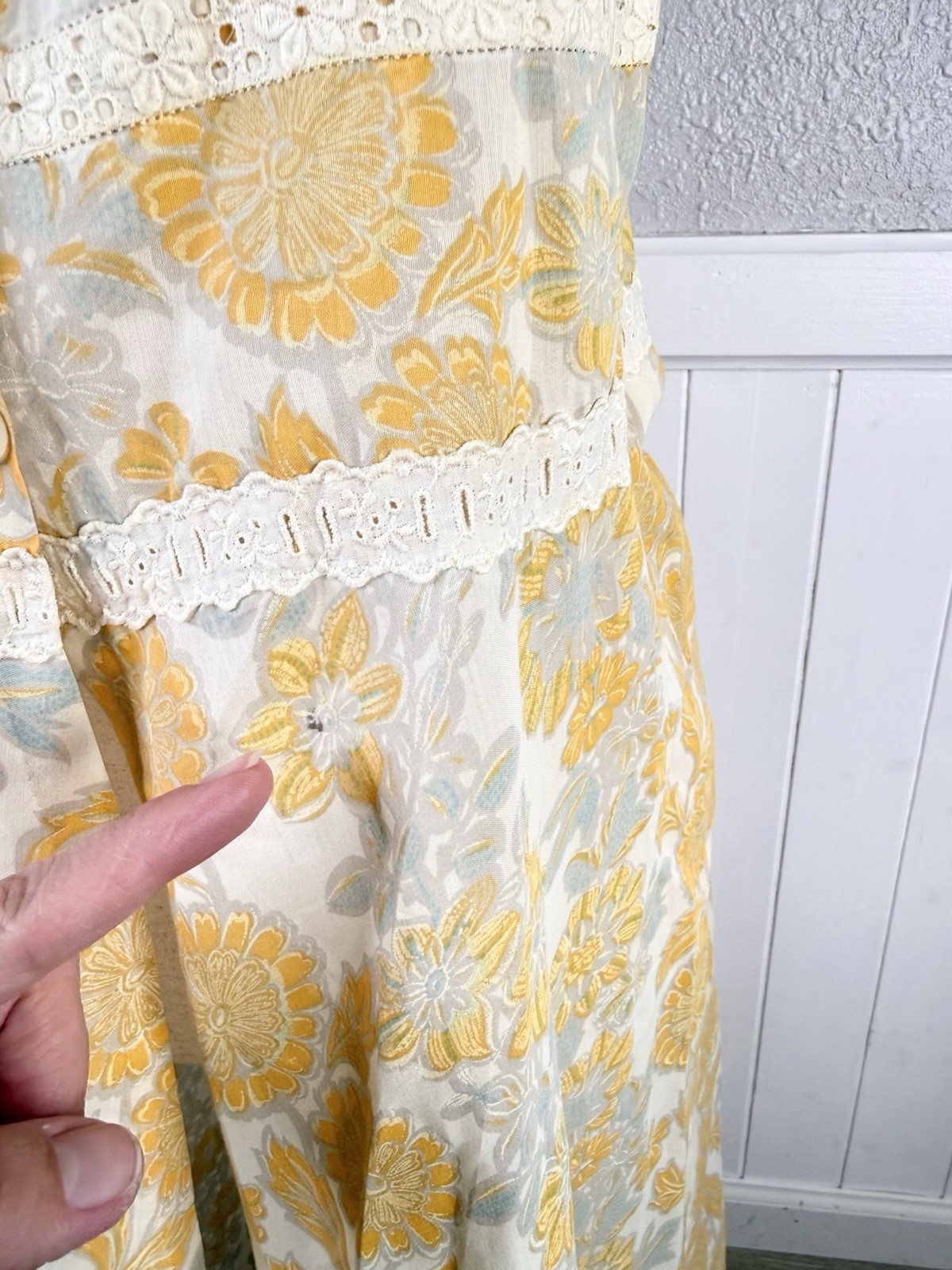 Vintage 70s Yellow Retro Floral Handmade House Dress Housewife Lace Trim