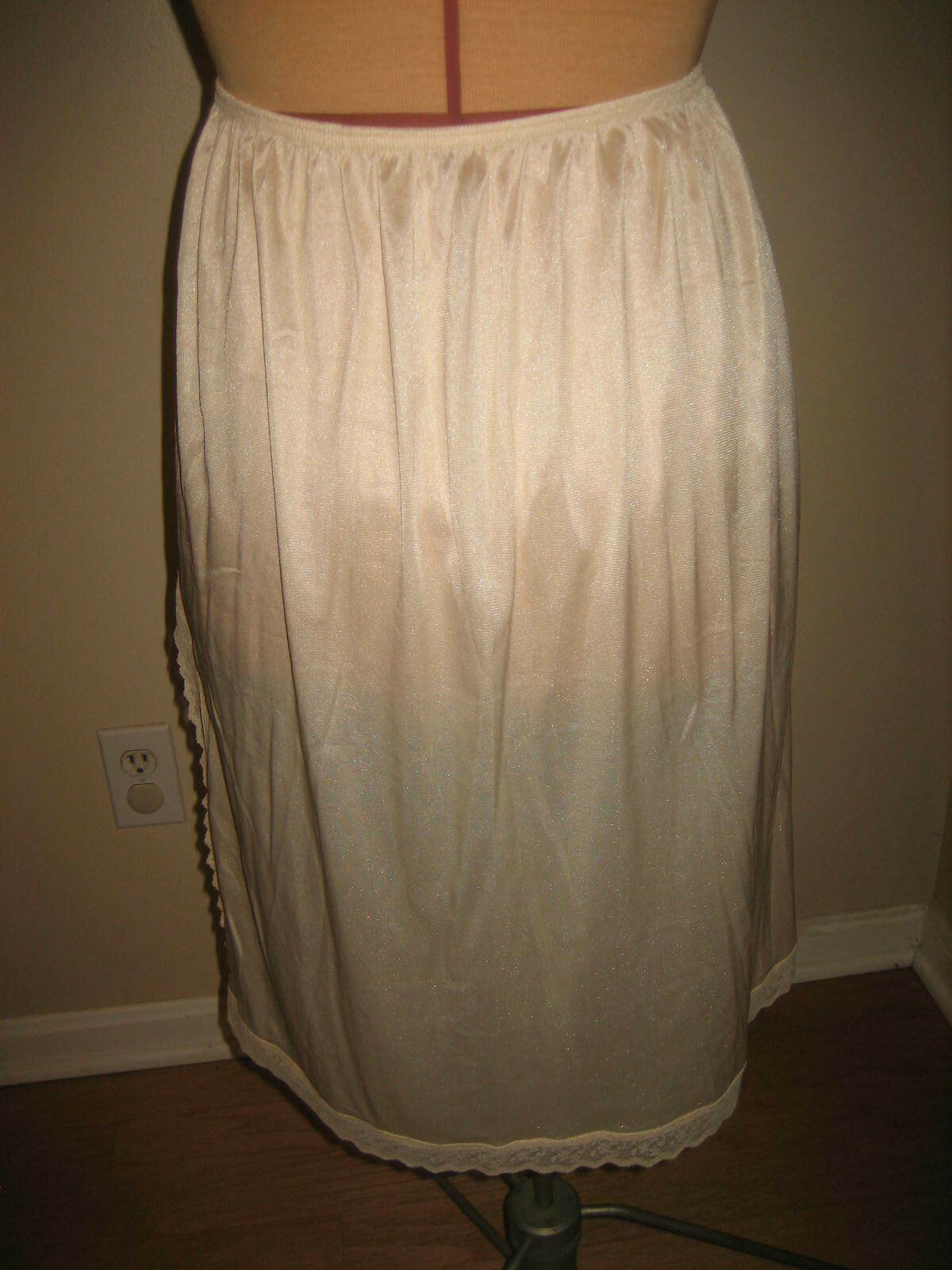 COY Ivory Nylon Half Slip, Lace Hem, Fancy Side Slit – Size M – USA