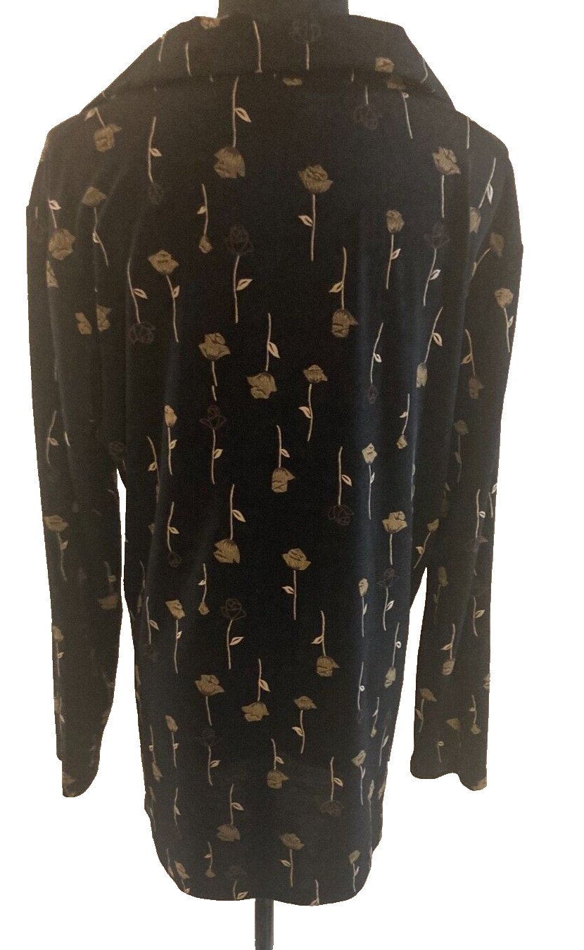 La Fete Women’s size XL black an gold floral pattern long sleeve zip V collar