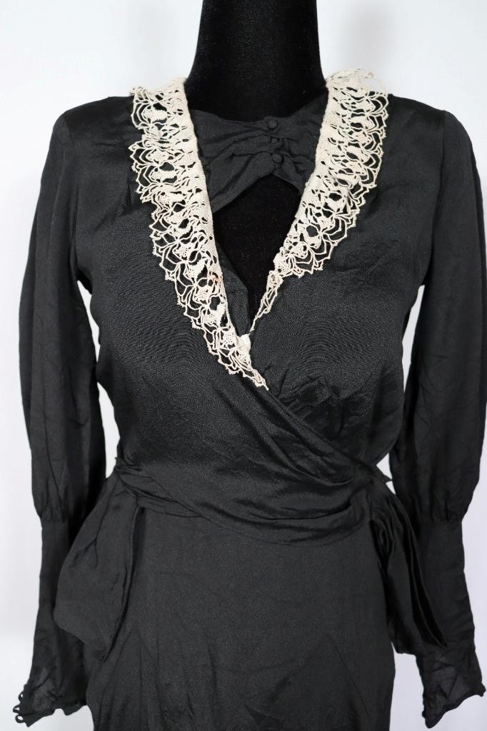 Rare Vintage 1930’s French Black Rayon Crepe Dress With Lace Collar Size 4+