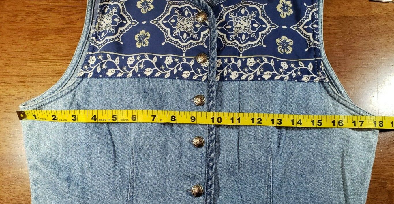 Vintage Wrangler Prairie Rose Size M Sleeveless Bandana Trim Button Down Shirt