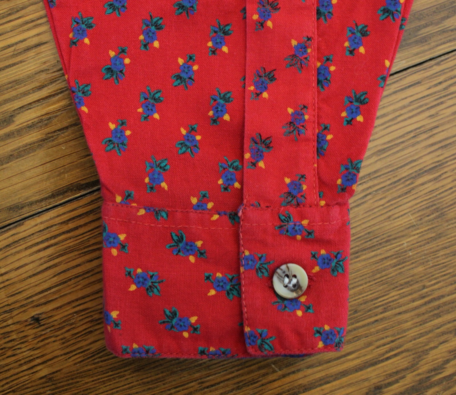 Sudden Impact vintage women’s shirt red button-front collared long-sleeve floral